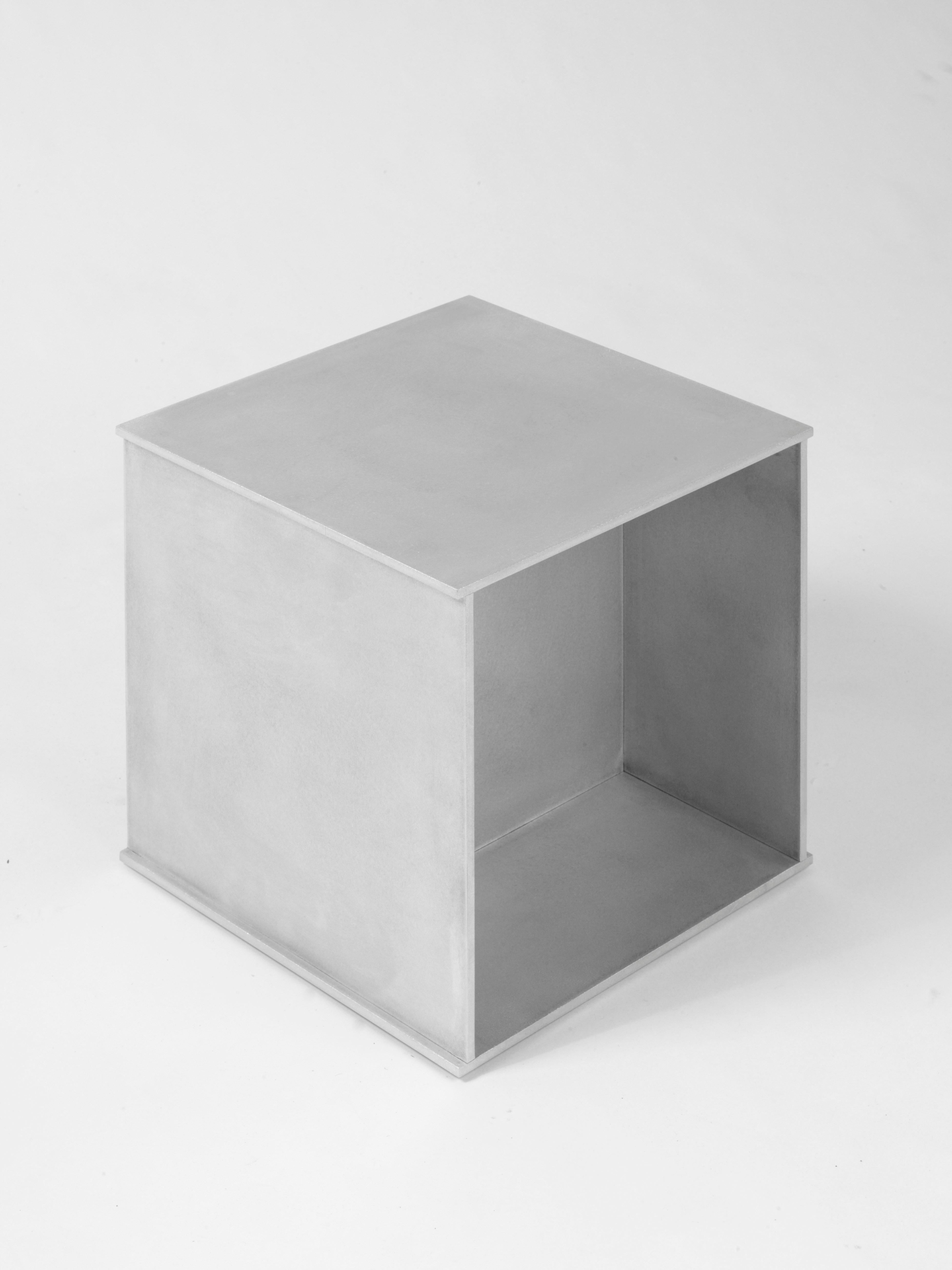 Table d'appoint minimaliste en plaque d'aluminium de 0,25