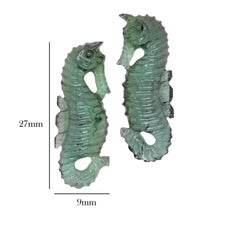 Coppia di sculture di cavallucci marini in tormalina verde da 14,40 carati, intagliate a mano, 27×9 mm