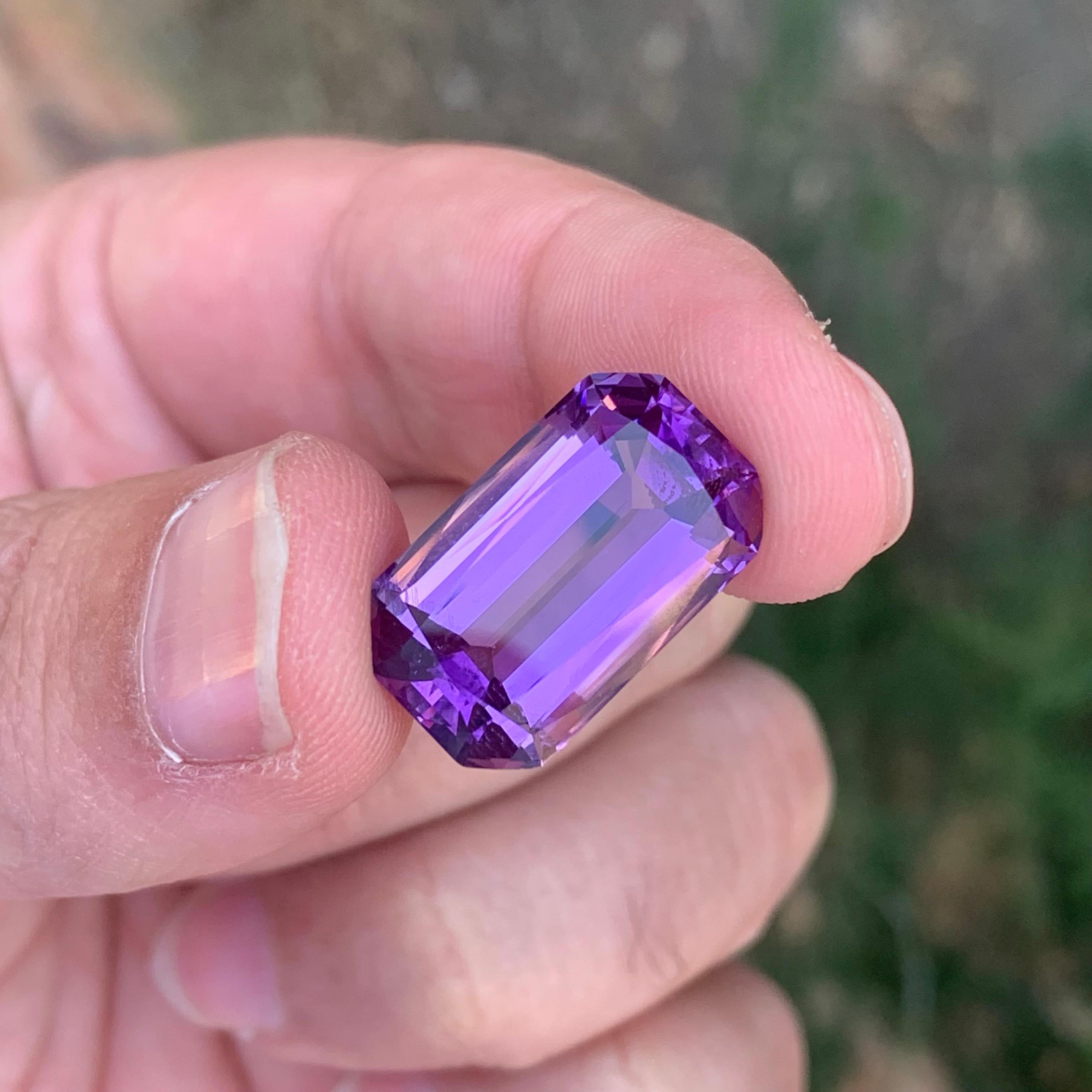 14.40 Karat natürlicher loser Amethyst Smaragd Form Edelstein im Zustand „Neu“ im Angebot in Peshawar, PK