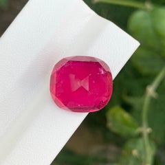 Pierre précieuse tourmaline rubellite naturelle taille coussin de 14.40 carats