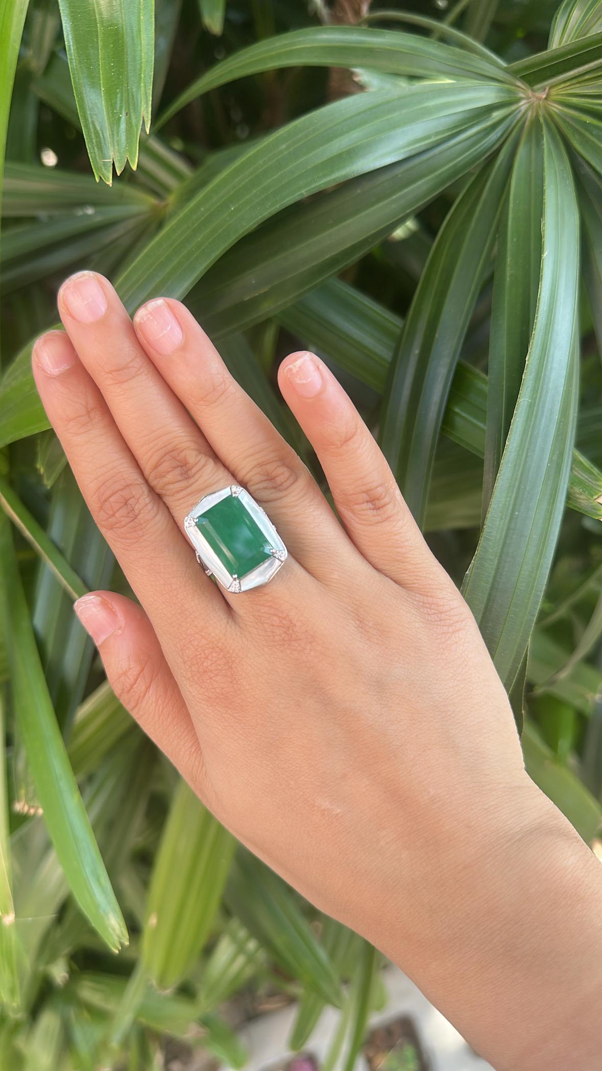 14,42 Karat natürlicher sambischer Smaragd, Perlmutt & Diamanten Verlobungsring im Angebot 6