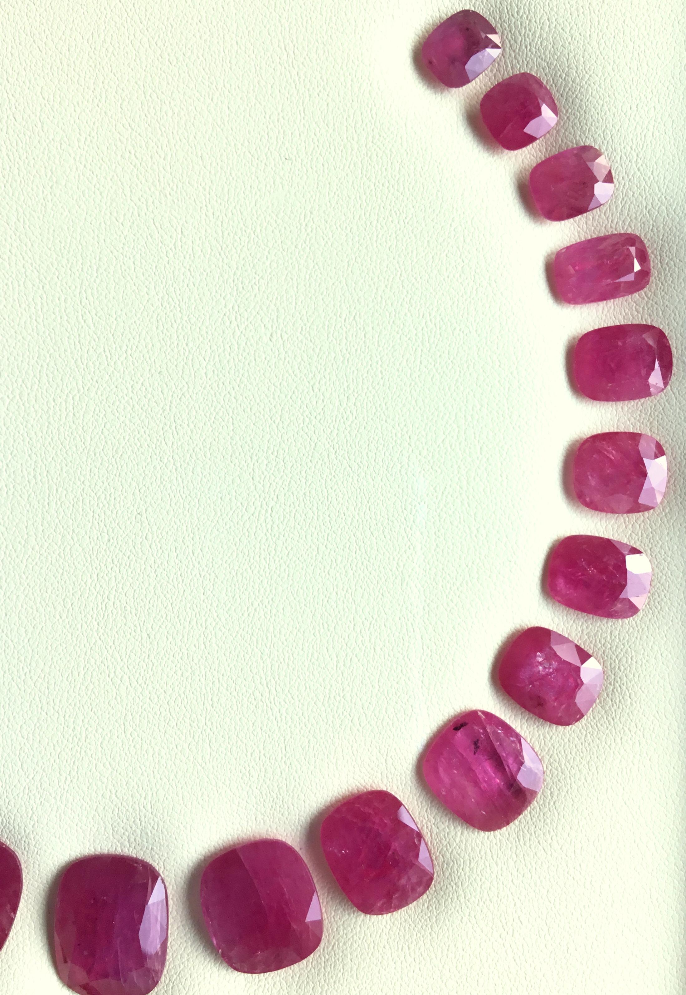 Art déco 144.35 Carats Ruby Mozambique Cushion Faceted Cutstone Layout Heated Natural Gem en vente