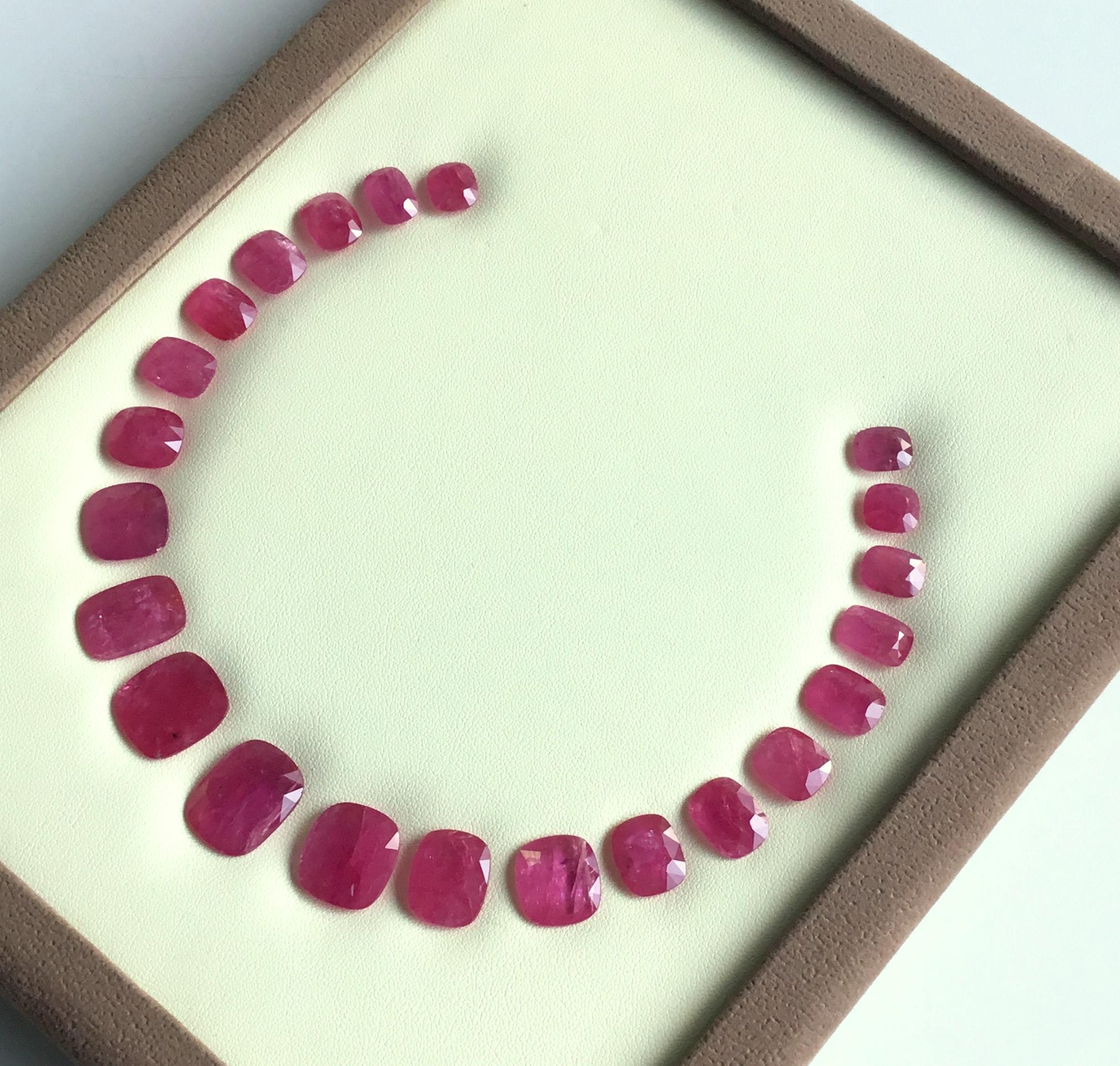 144.35 Carats Ruby Mozambique Cushion Faceted Cutstone Layout Heated Natural Gem Unisexe en vente