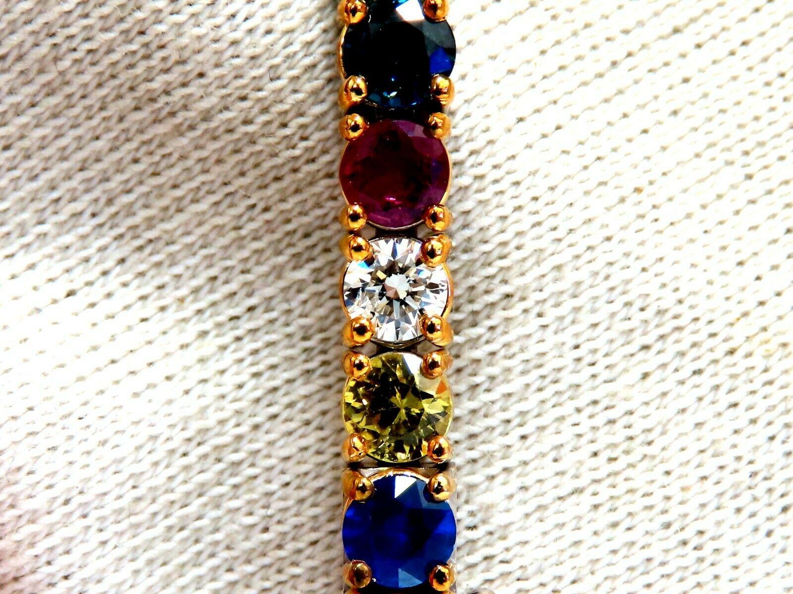 Taille ronde Bracelet de 14,43 carats, ligne de pierres précieuses naturelles, émeraudes, saphirs et rubis en vente