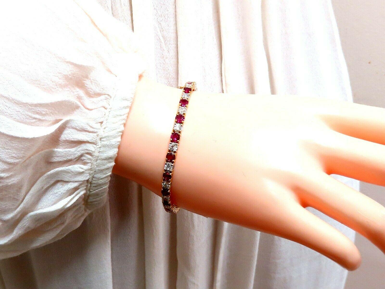 Bracelet de 14,43 carats, ligne de pierres précieuses naturelles, émeraudes, saphirs et rubis Unisexe en vente