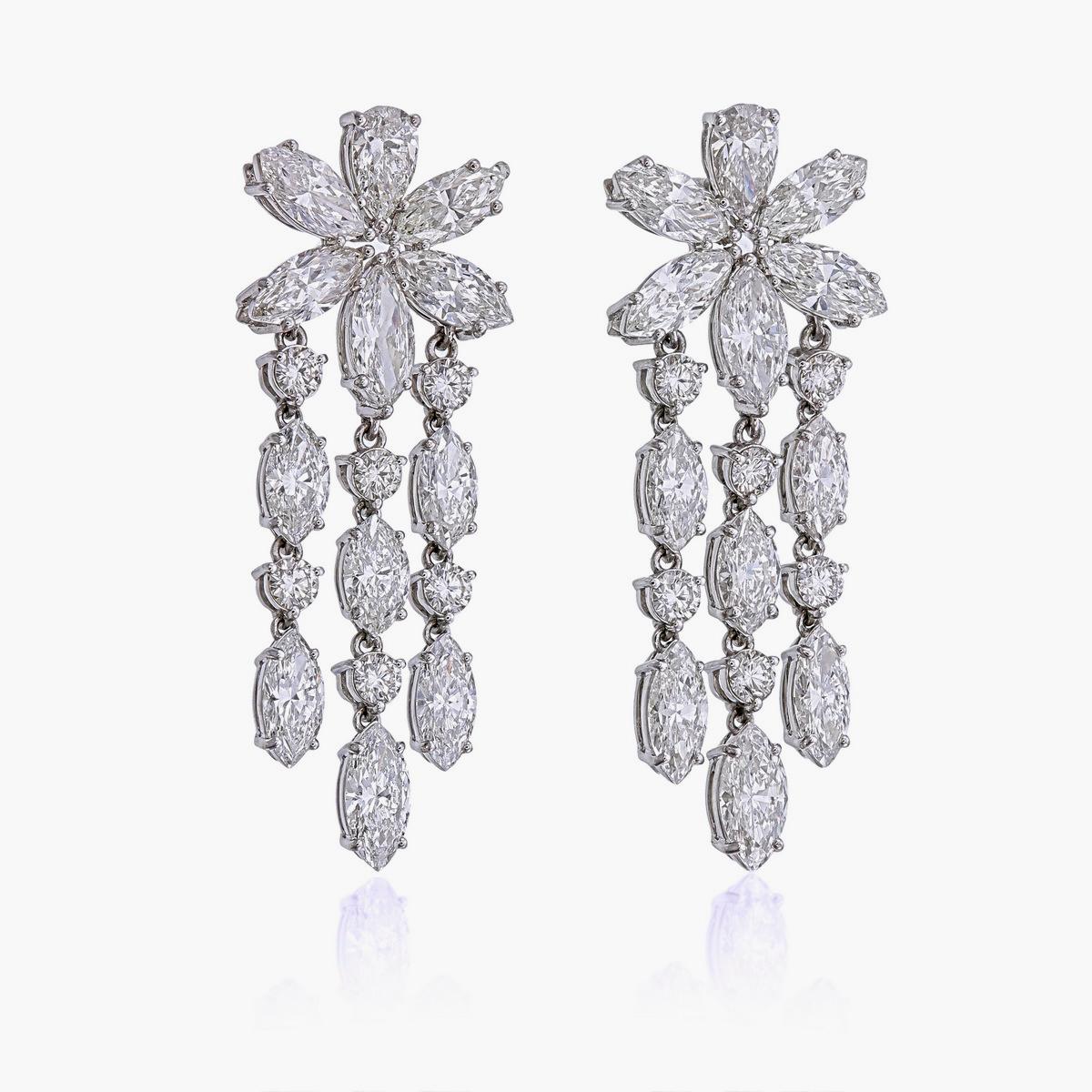 Questi orecchini di ispirazione floreale di REWA Jewell presentano 14,46 carati di diamanti, disposti in forme a marquise, rotonde e a pera. I diamanti hanno un colore da E a G e una purezza VS, per uno splendore pulito e brillante. Incastonati in