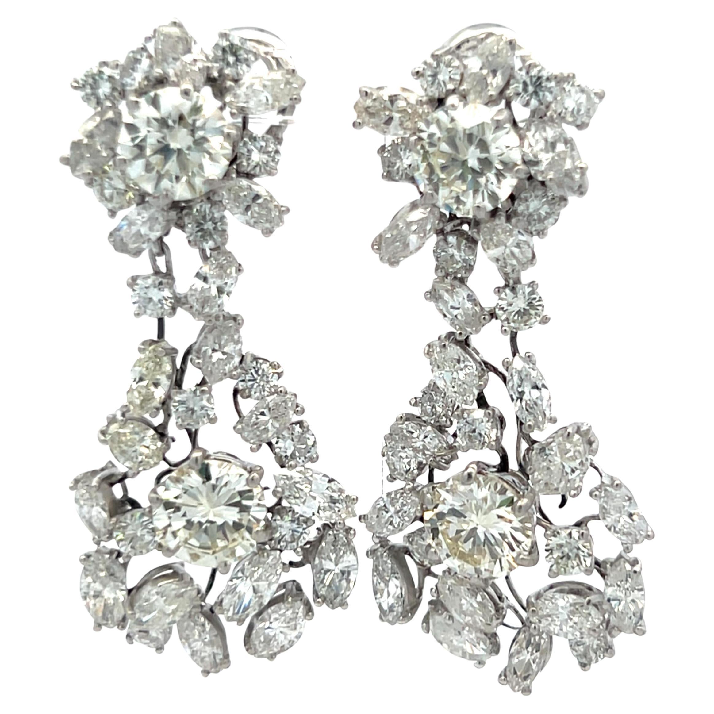 Pendientes colgantes de platino con diamantes redondos brillantes y en forma de marqués de 14,47 quilates