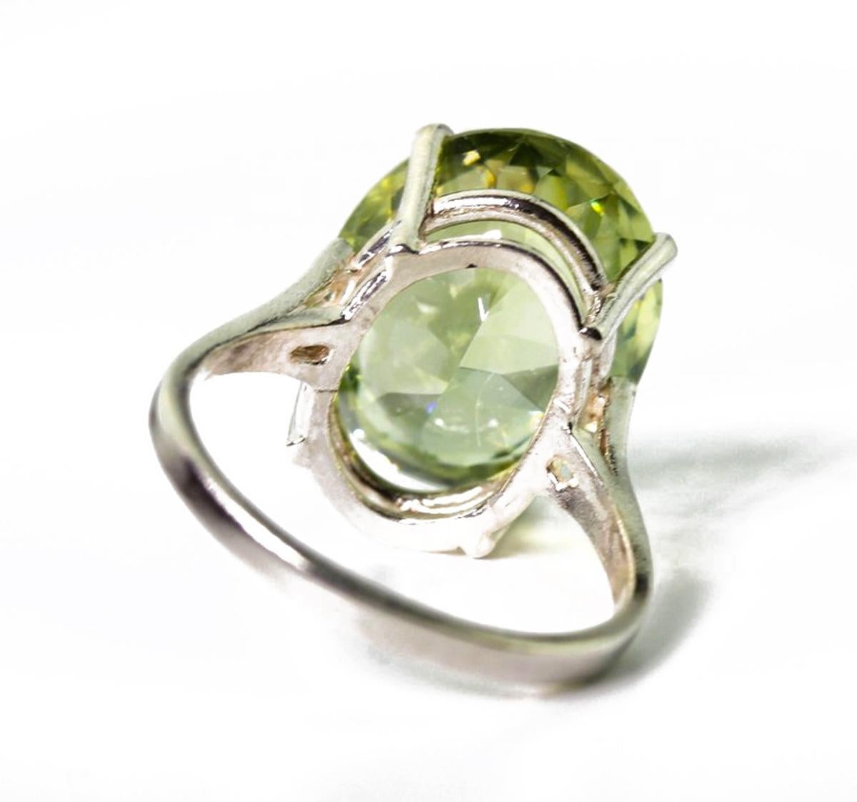 AJD Gorgeous 14.48 Cts Oval Natural Sri Lankan Green Zircon Cocktail Ring For Sale 2