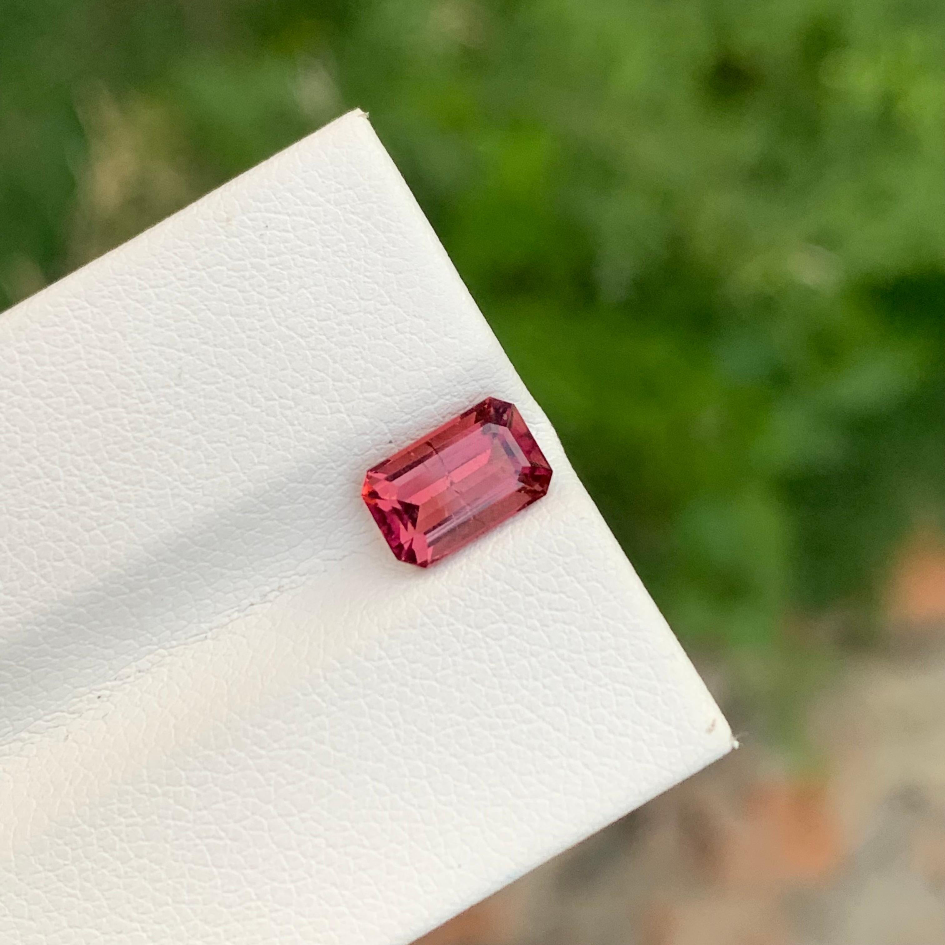 1.45 Carat Adorable Rubellite Tourmaline Emerald Shape Gem For Women’s Ring In New Condition For Sale In Peshawar, PK