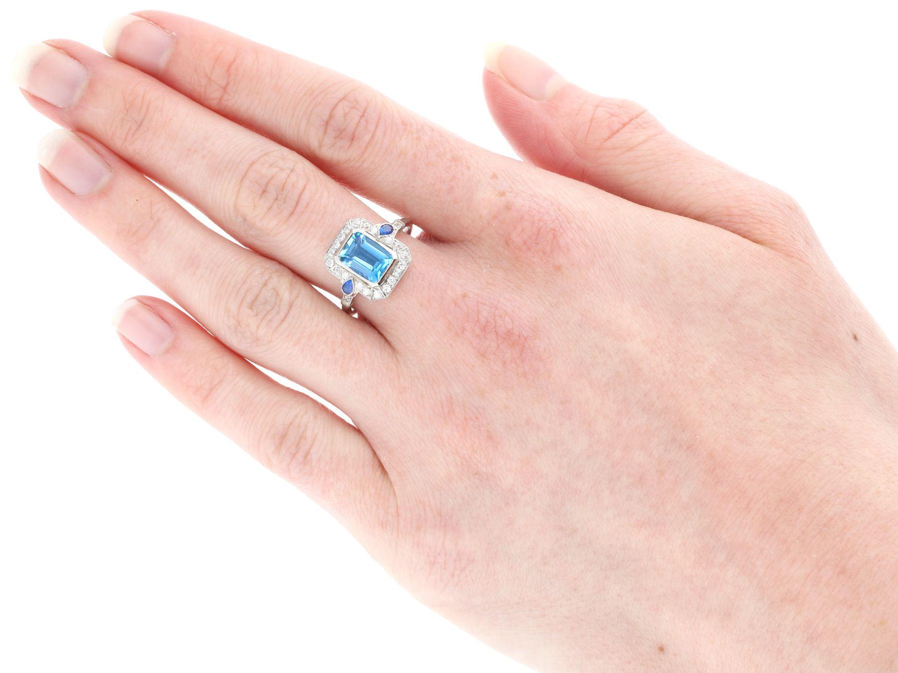 Women's or Men's 1.45 Carat Aquamarine Sapphire and Diamond Cocktail Ring For Sale
