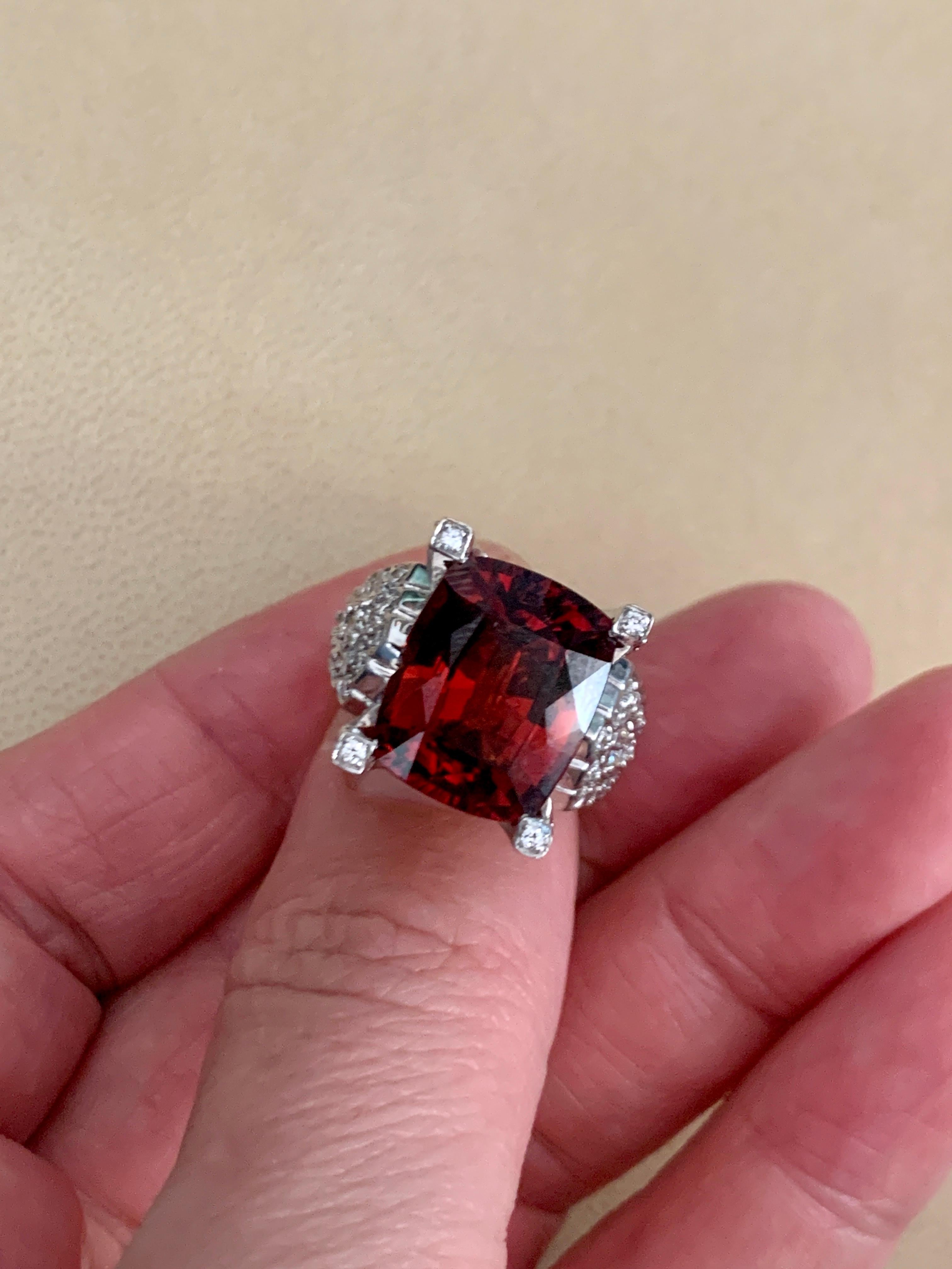 14.5 Carat Cushion Shape Rhodolite Garnet and 2 Carat Diamond Ring 18 Karat Gold For Sale 5