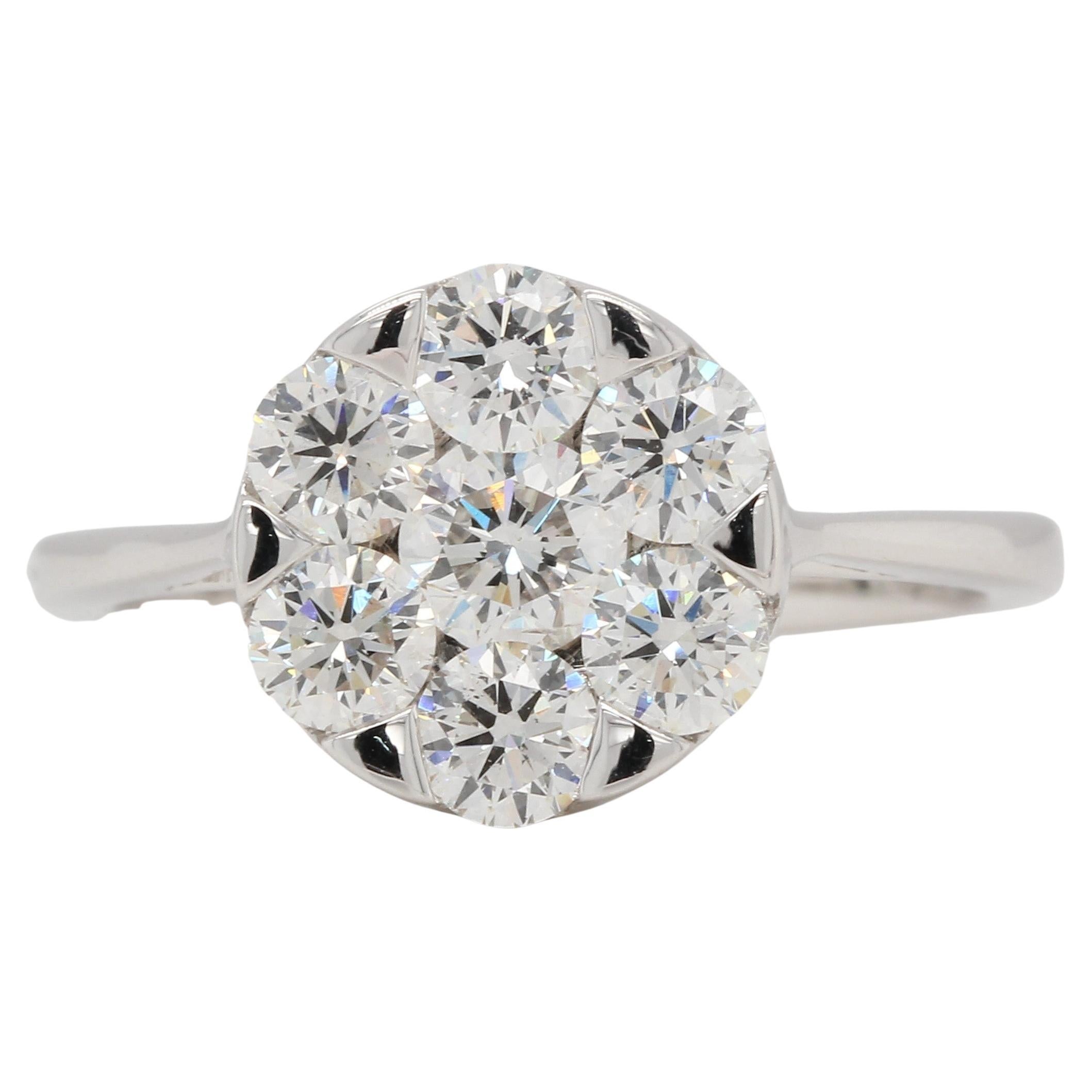 Dieser Diamantring wird sicherlich das Gesprächsthema Ihres nächsten gesellschaftlichen Ereignisses sein. Er besteht aus 1,45 Karat runden Diamanten und besticht durch sein atemberaubendes, modernes Design. Zeigen Sie Ihren tadellosen Geschmack in