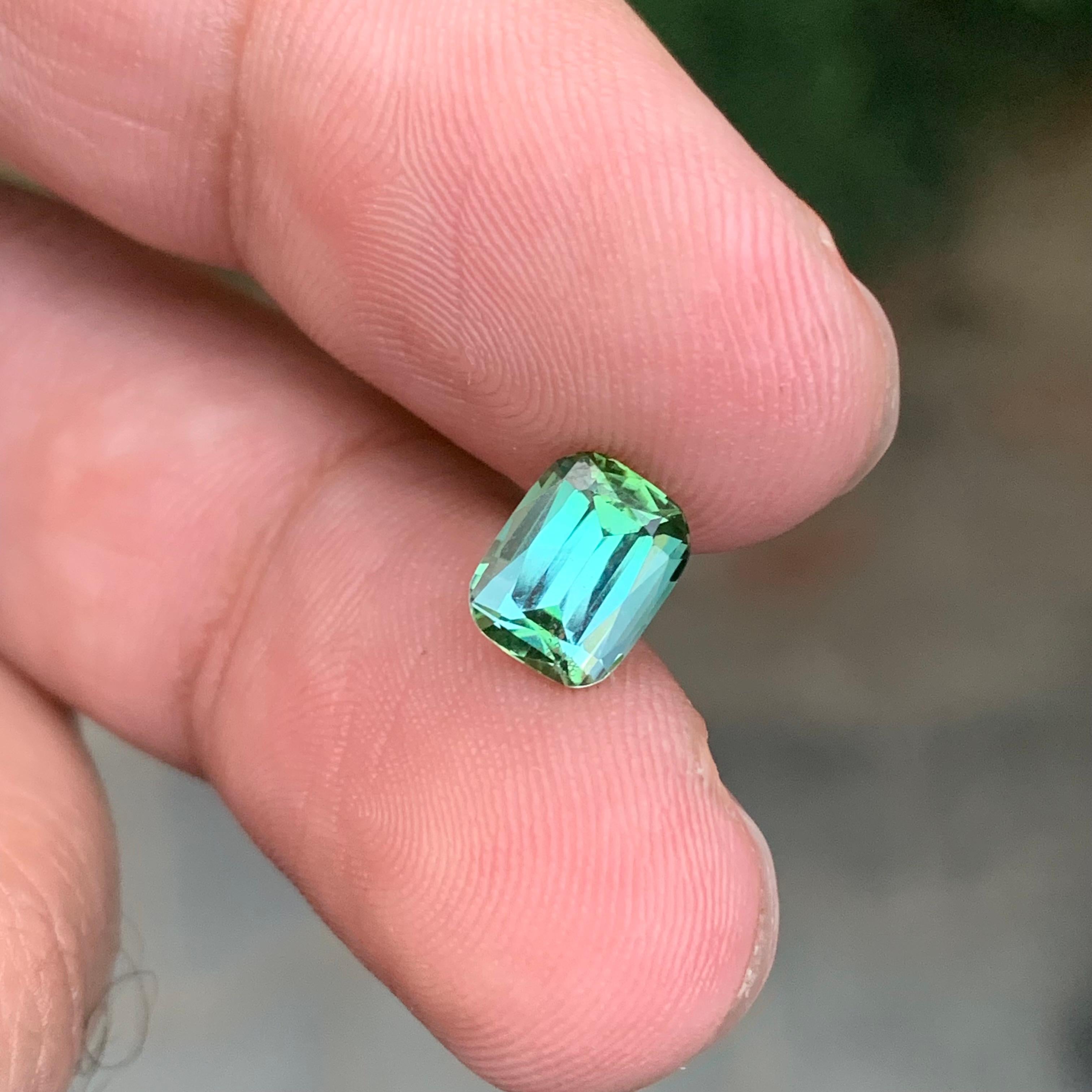 1.45 carati di tormalina blu verde sciolta naturale a forma di cuscino in vendita 2