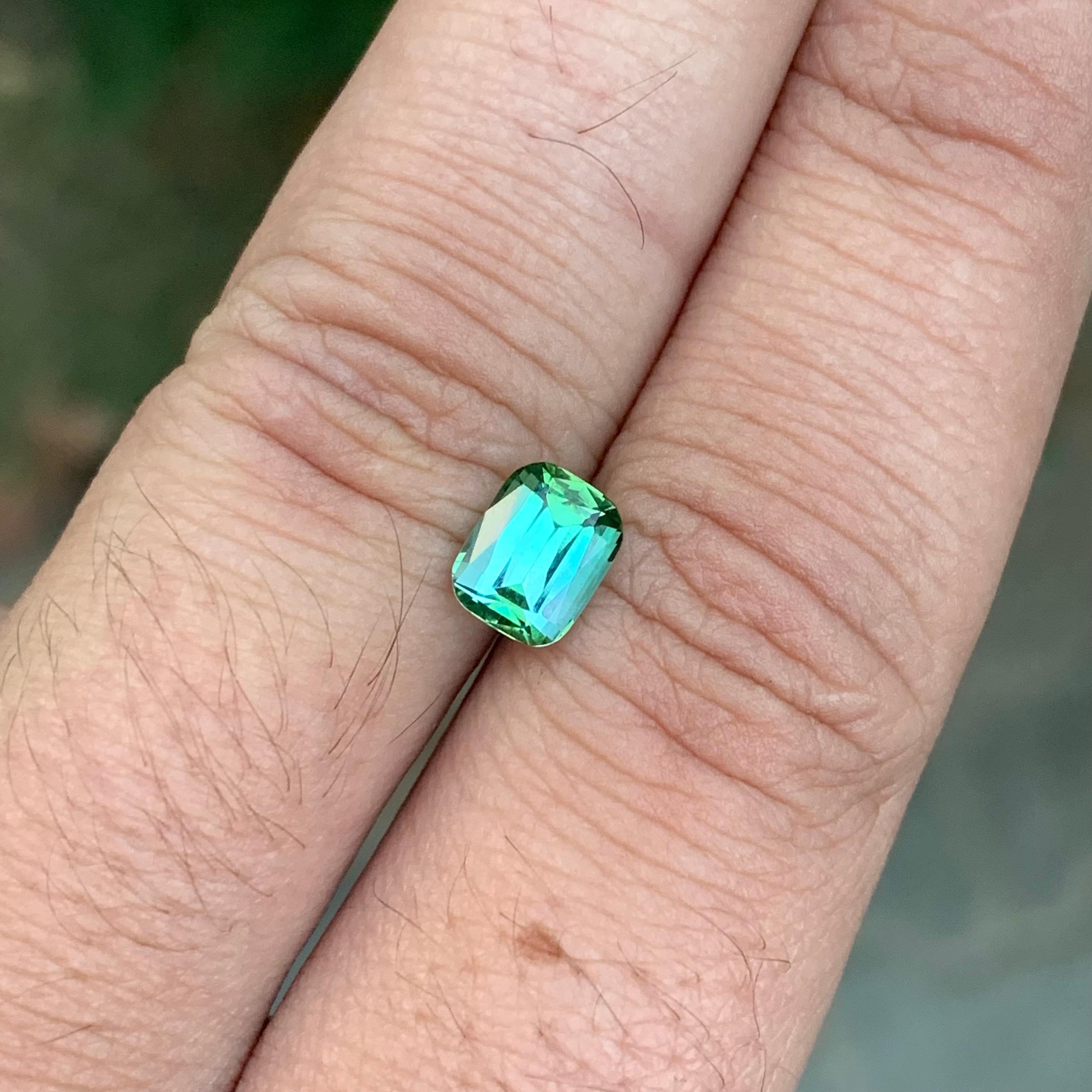 1.45 carati di tormalina blu verde sciolta naturale a forma di cuscino in vendita 3