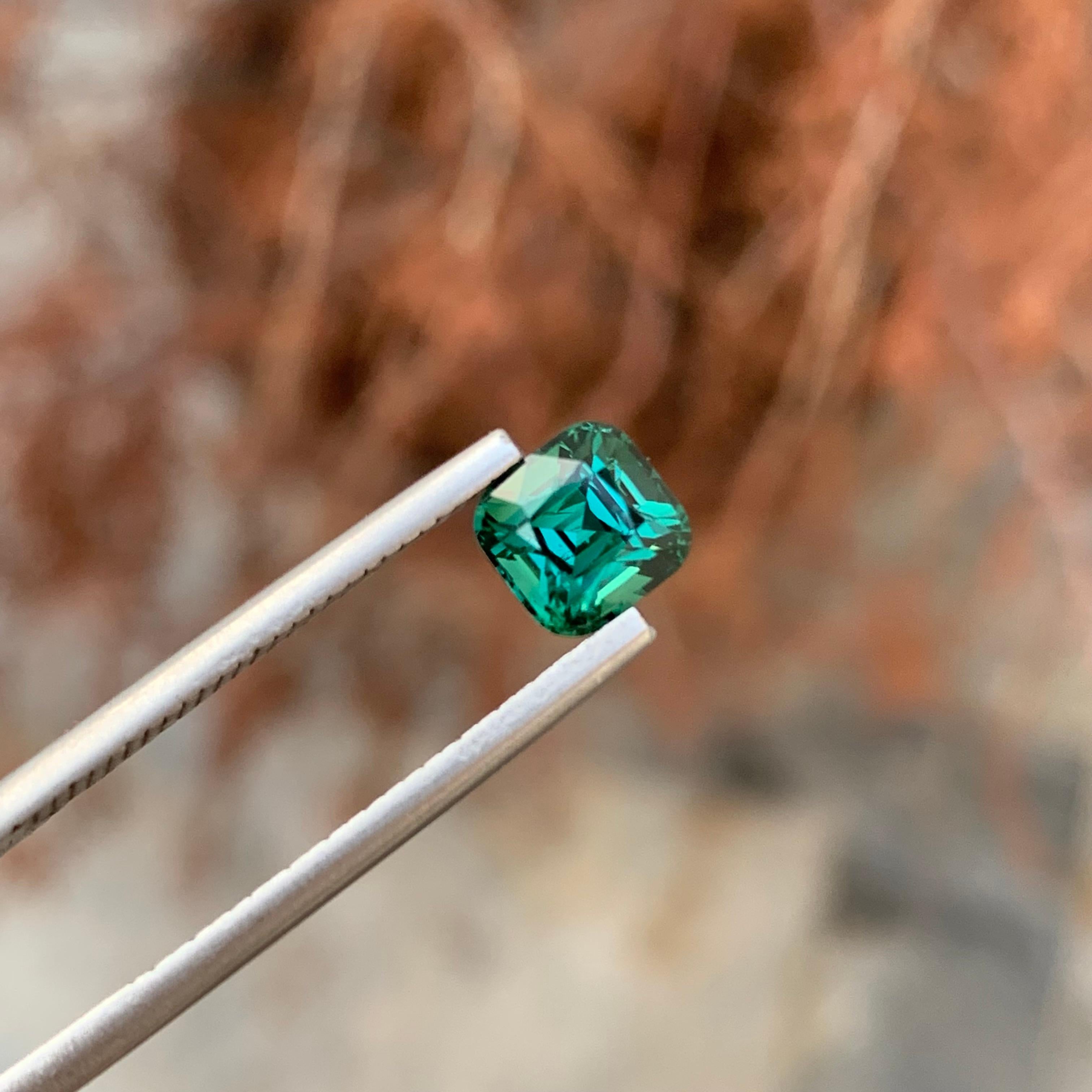 Turmalina verde azul suelta

Peso: 1,45 quilates
Dimensión: 6,2 x 6 x 5,2 Mm
Origen: Afganistán
Certificado: A petición
Tratamiento: No


La turmalina es una piedra preciosa cautivadora conocida por su notable variedad de colores, lo que la