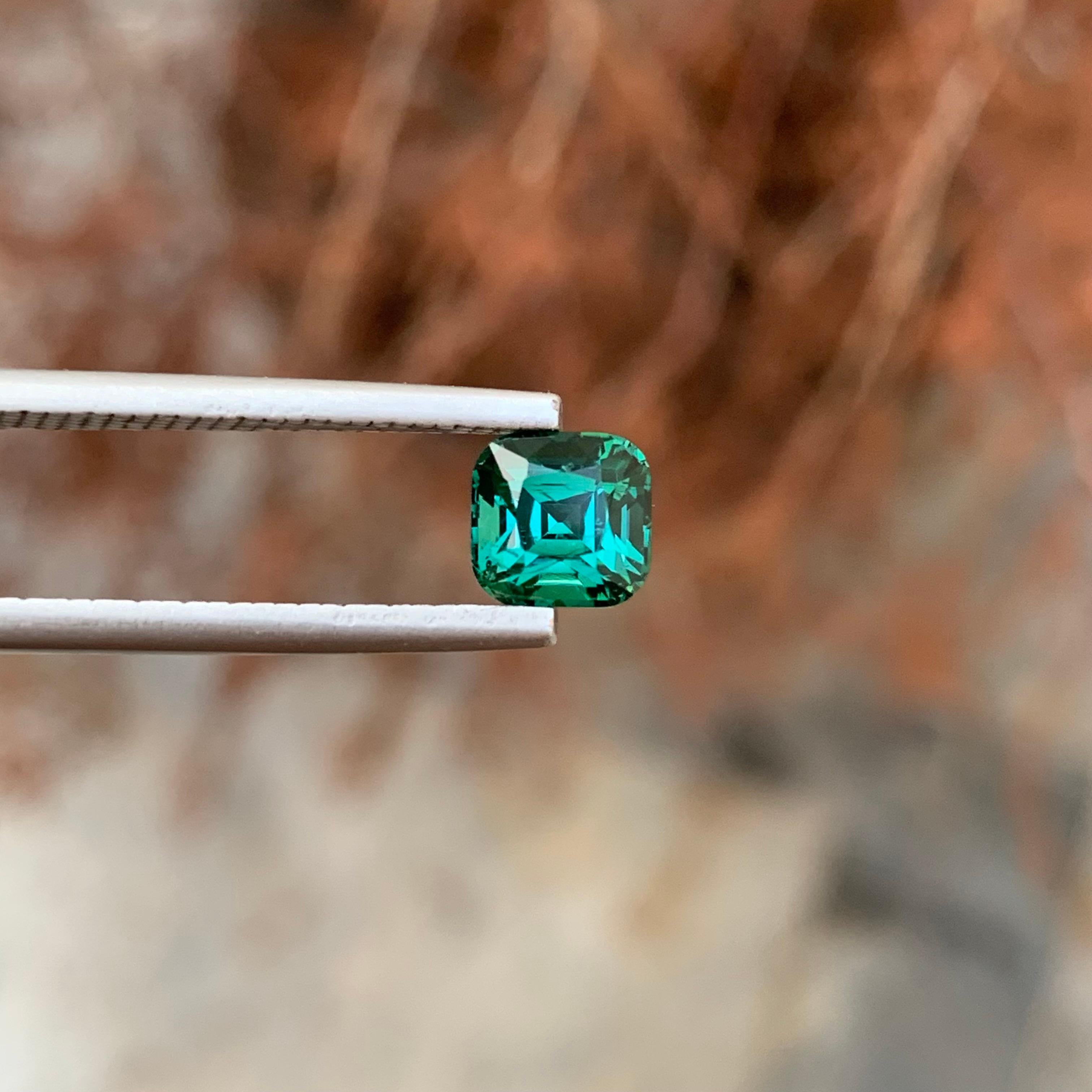 Gema natural suelta de turmalina verde azul de 1.45 quilates en forma de cojín Artes y manualidades en venta