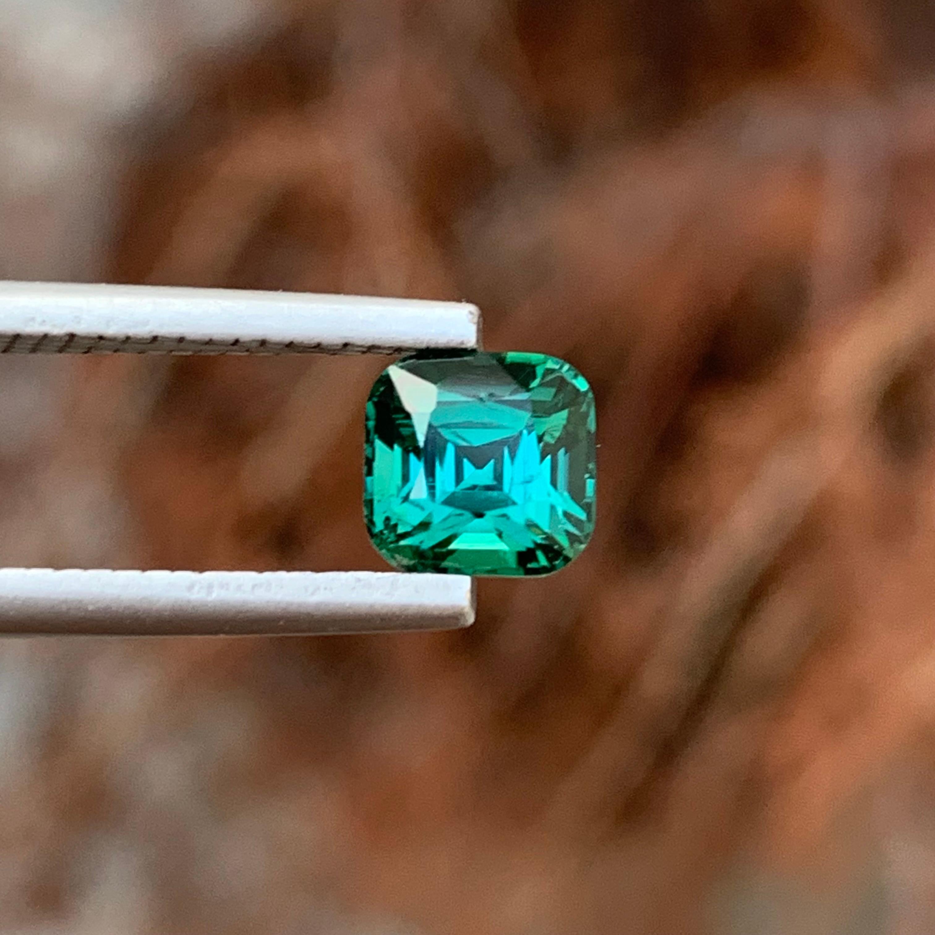 Gema natural suelta de turmalina verde azul de 1.45 quilates en forma de cojín en venta 3