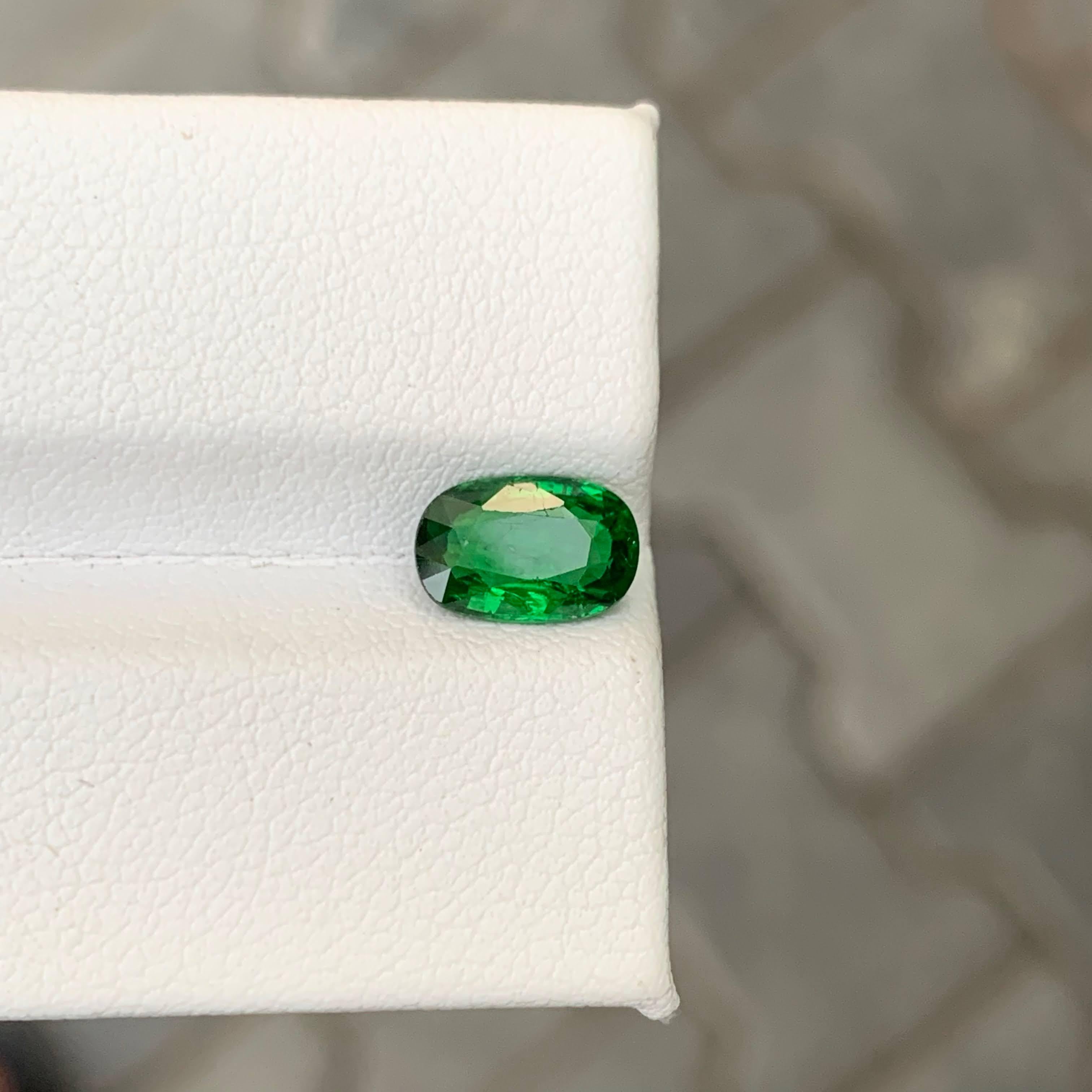 1,45 Karat Natürlicher loser grüner Tsavorit Granat Edelstein Ovalschliff Tansania Edelstein für Damen oder Herren im Angebot