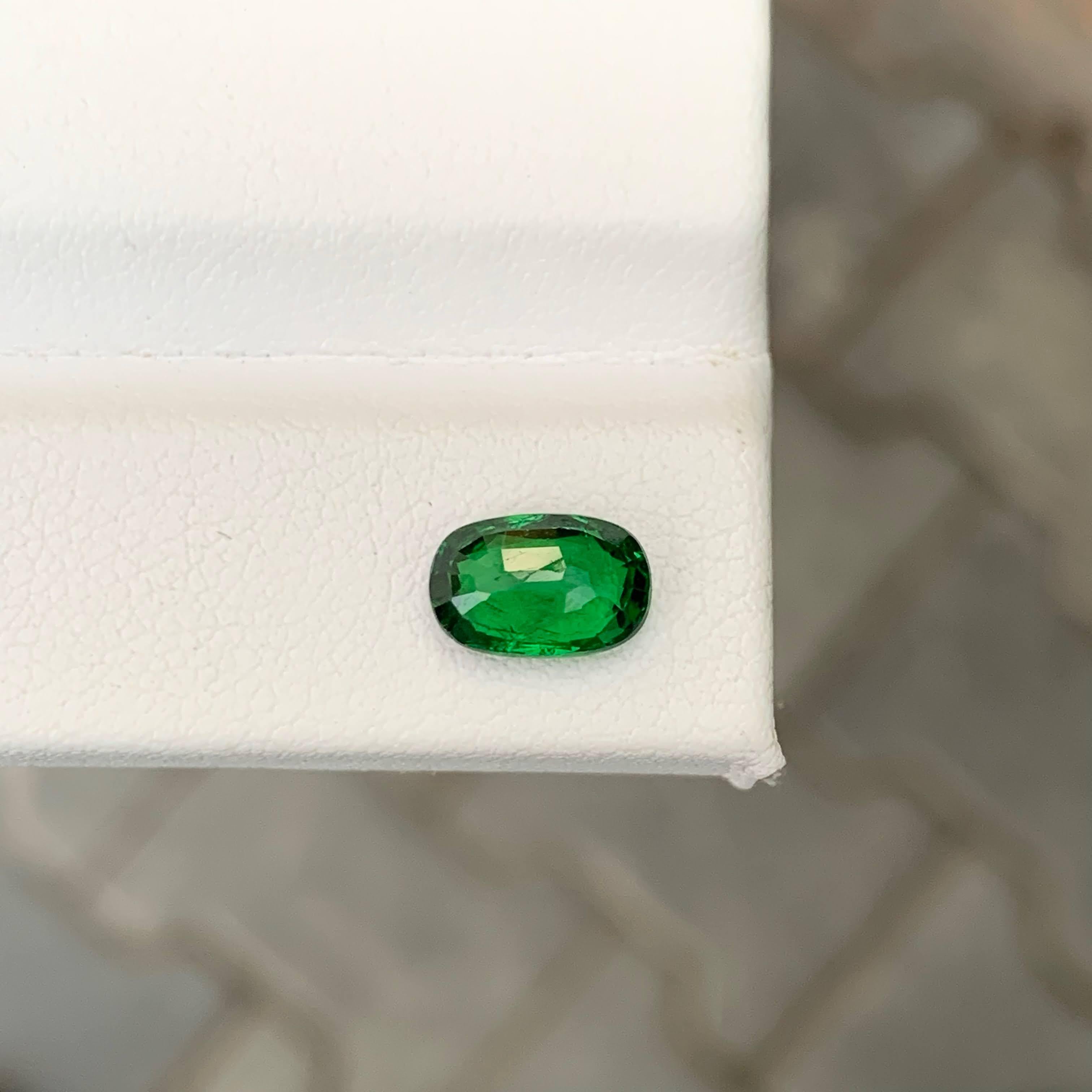 1,45 Karat Natürlicher loser grüner Tsavorit Granat Edelstein Ovalschliff Tansania Edelstein im Angebot 2
