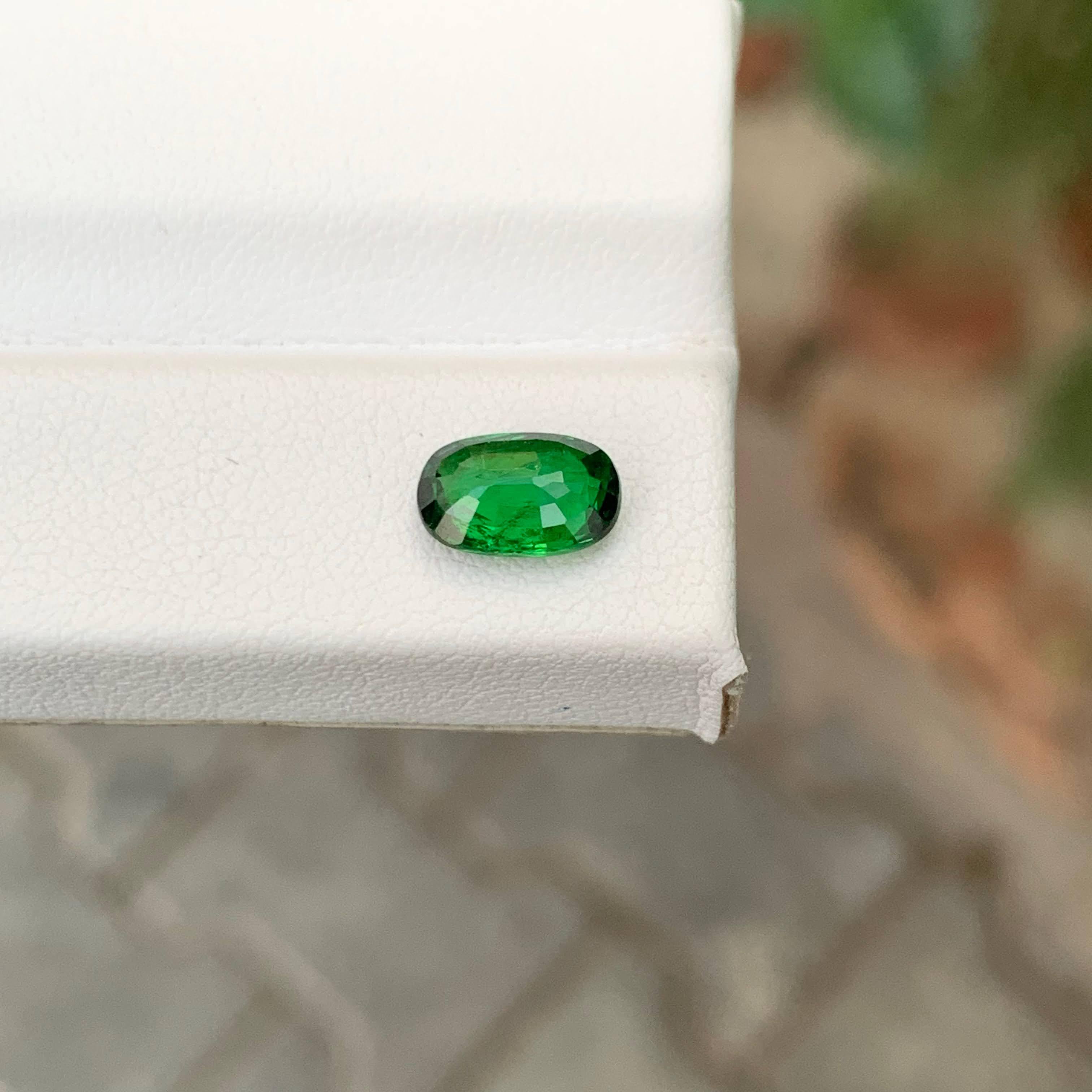 1,45 Karat Natürlicher loser grüner Tsavorit Granat Edelstein Ovalschliff Tansania Edelstein im Angebot 3