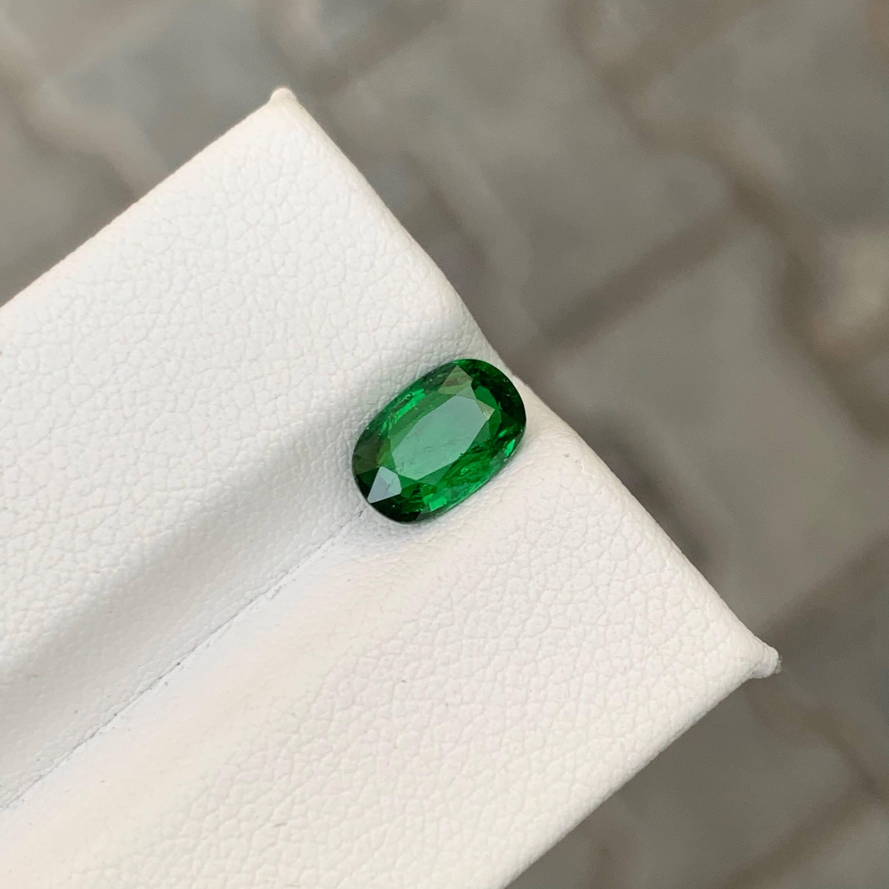 1,45 Karat Natürlicher loser grüner Tsavorit Granat Edelstein Ovalschliff Tansania Edelstein im Angebot 4