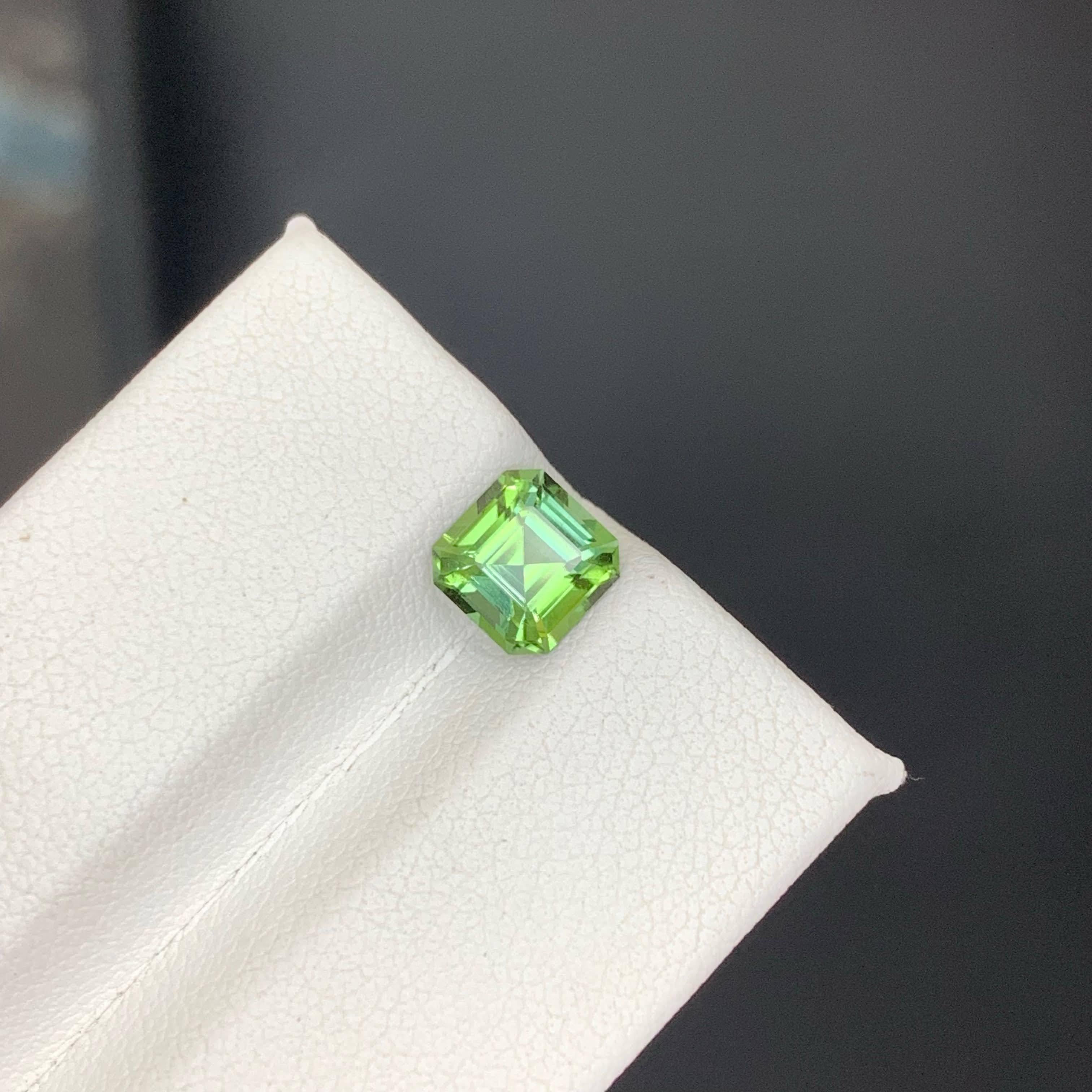 Femenino o masculino Gema afgana suelta de turmalina verde clara natural de 1,45 quilates, talla Asscher en venta