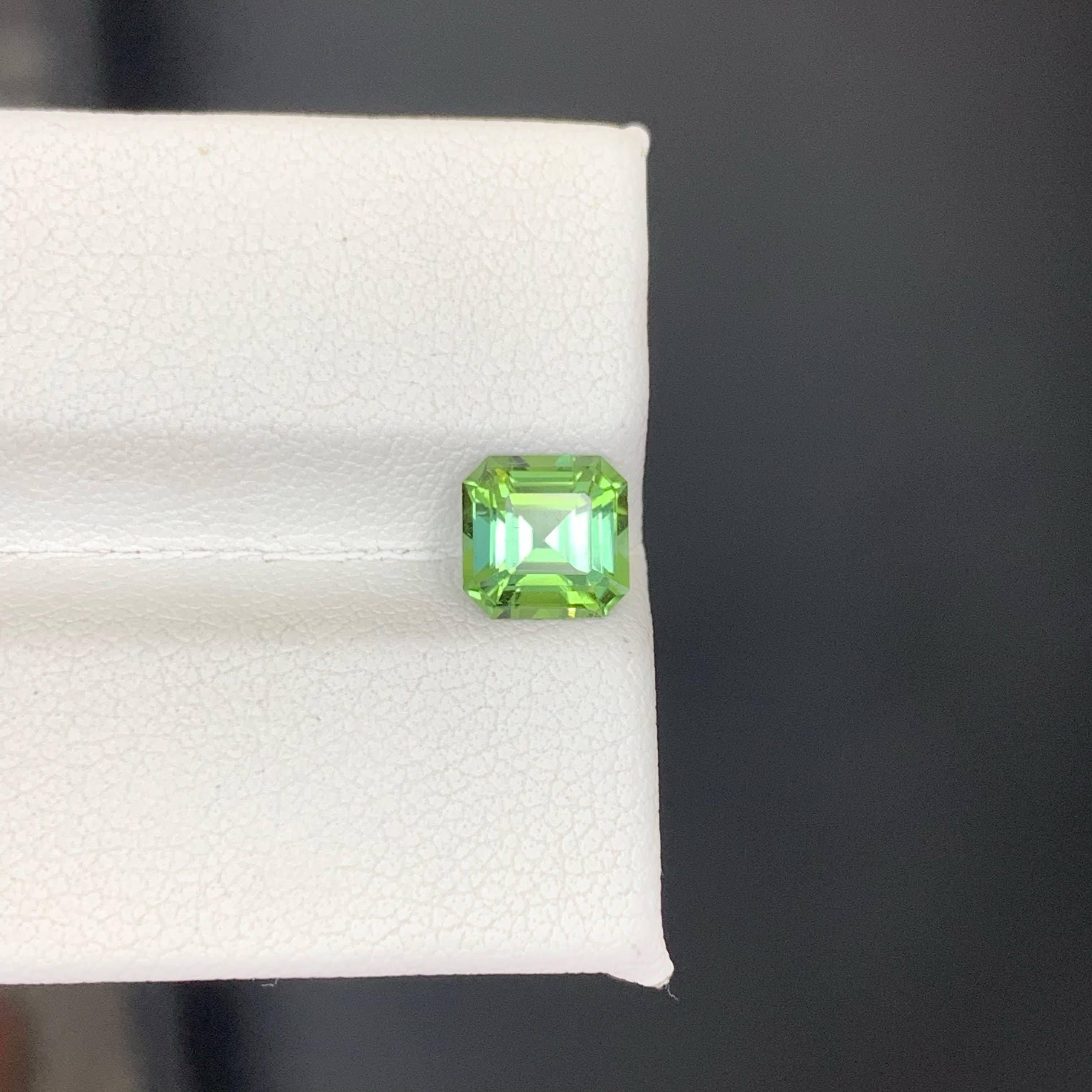 Gema afgana suelta de turmalina verde clara natural de 1,45 quilates, talla Asscher en venta 1