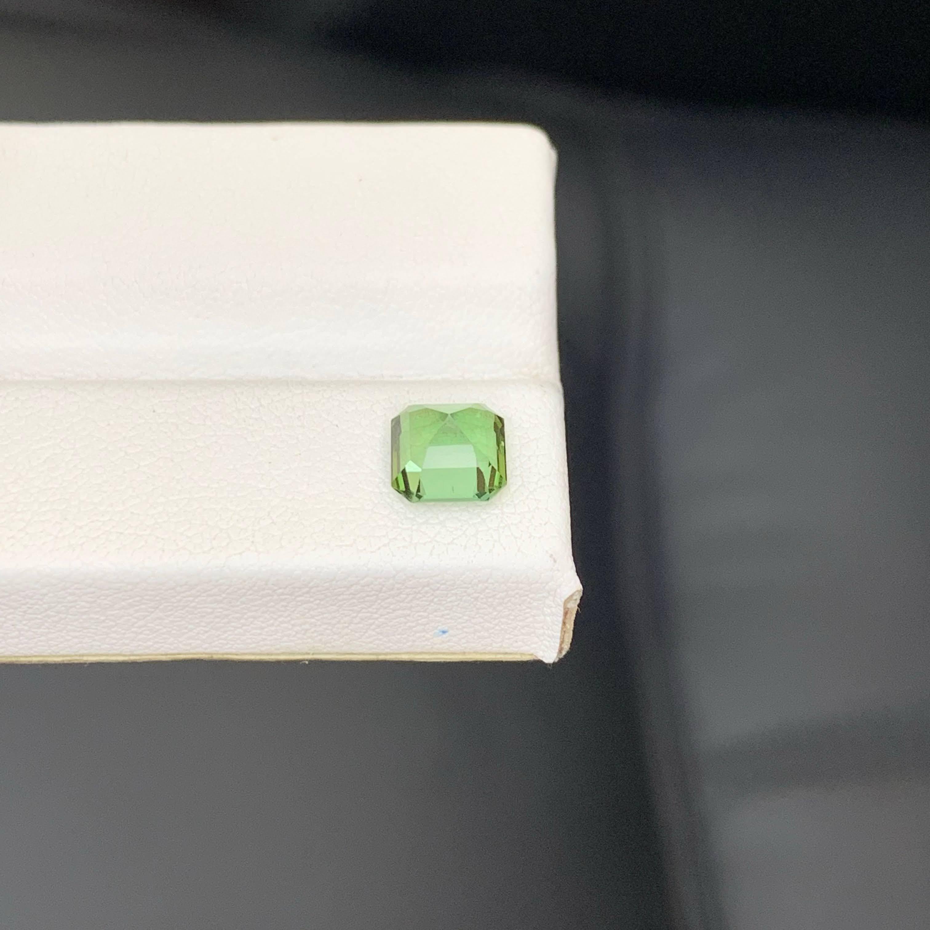 Gema afgana suelta de turmalina verde clara natural de 1,45 quilates, talla Asscher en venta 3