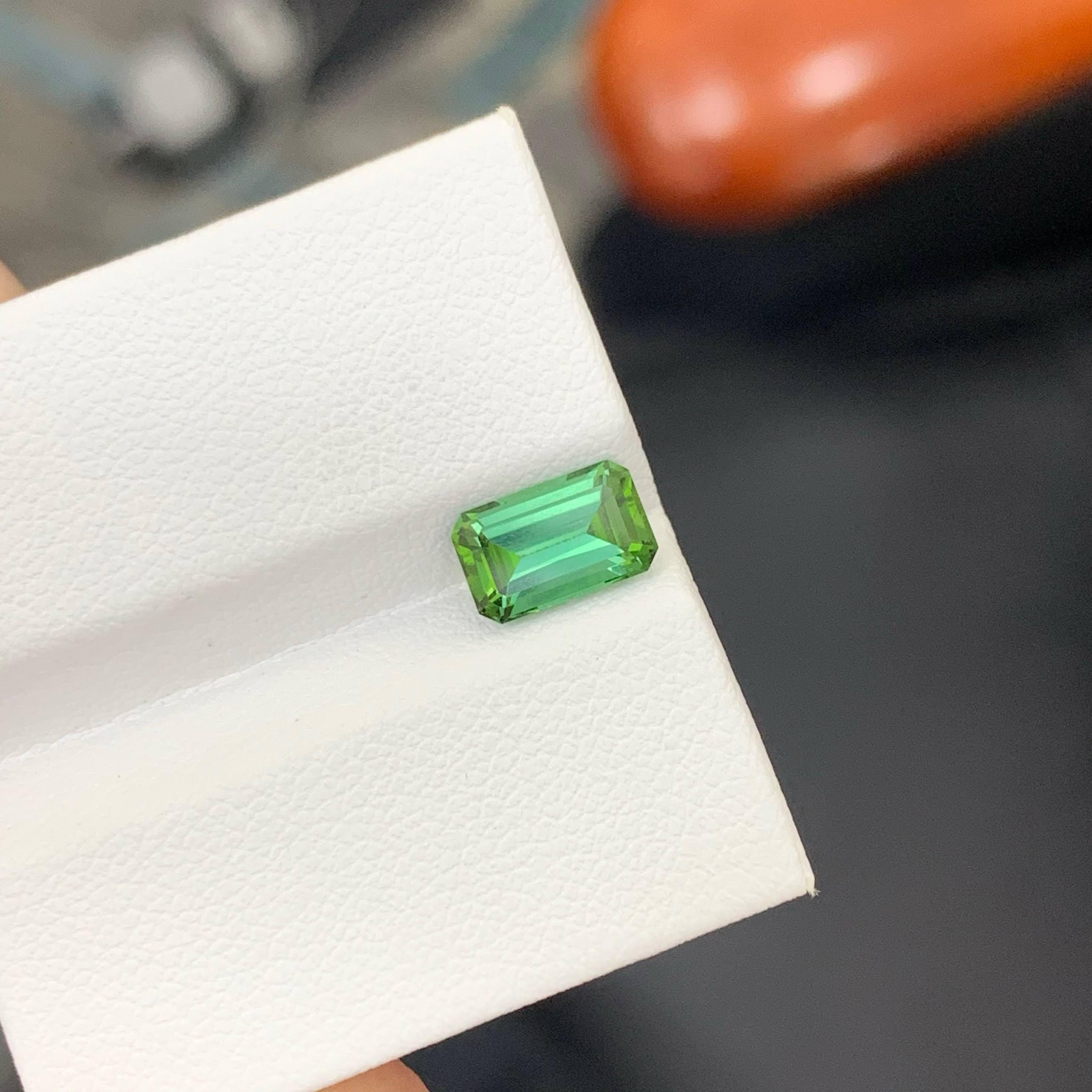 1.45 Carat Natural Loose Light Green Tourmaline Emerald Cut Afghan Gemstone (pierre précieuse afghane) Neuf - En vente à Bangkok, TH