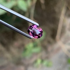 1,45 Karat Natürlicher Loser Maroon Pink Spinell Oval Form Edelstein