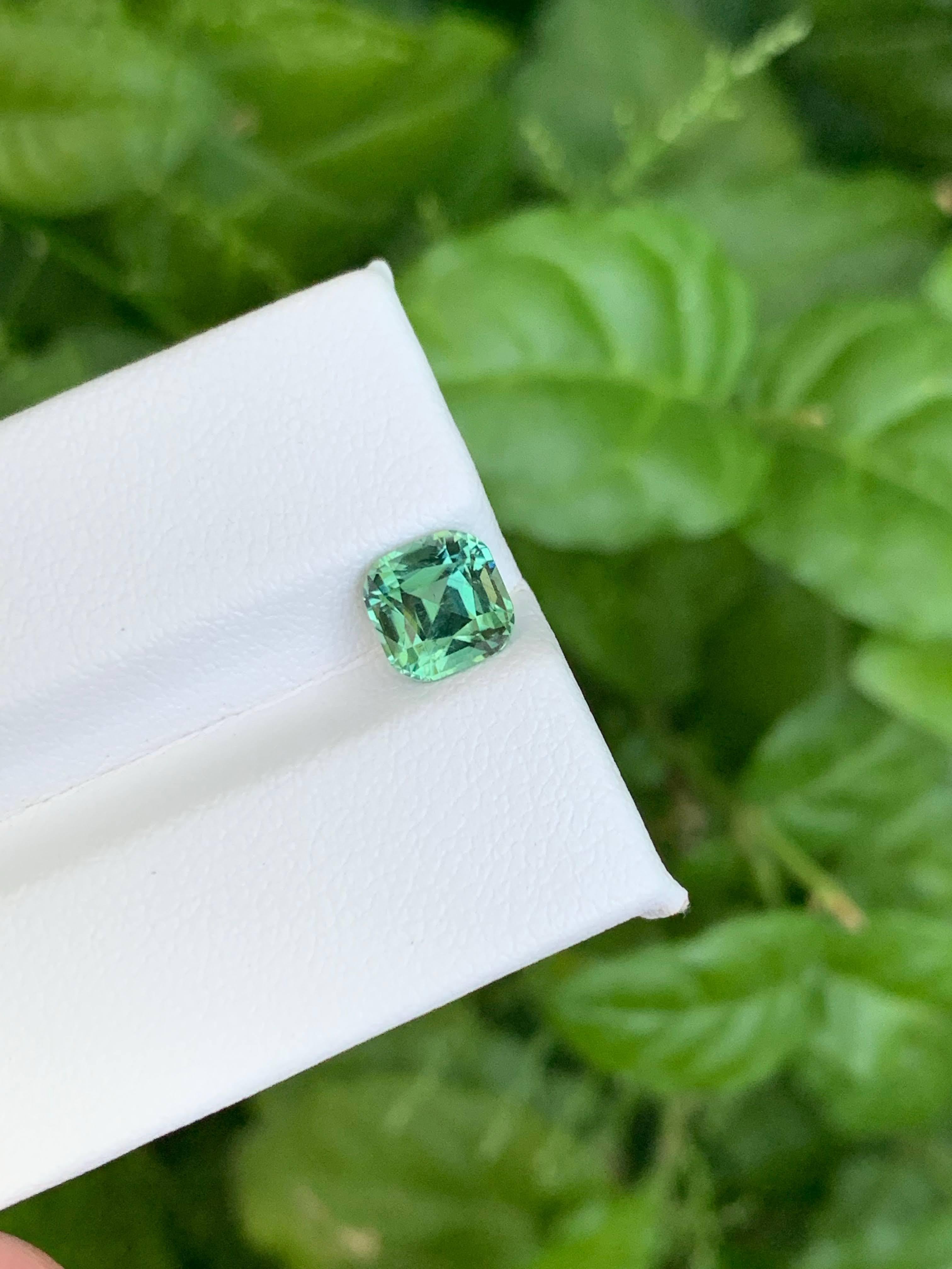 1,45 Carati di tormalina verde menta naturale sfusa con taglio a cuscino Gemma afgana In condizioni Nuovo in vendita a Bangkok, TH