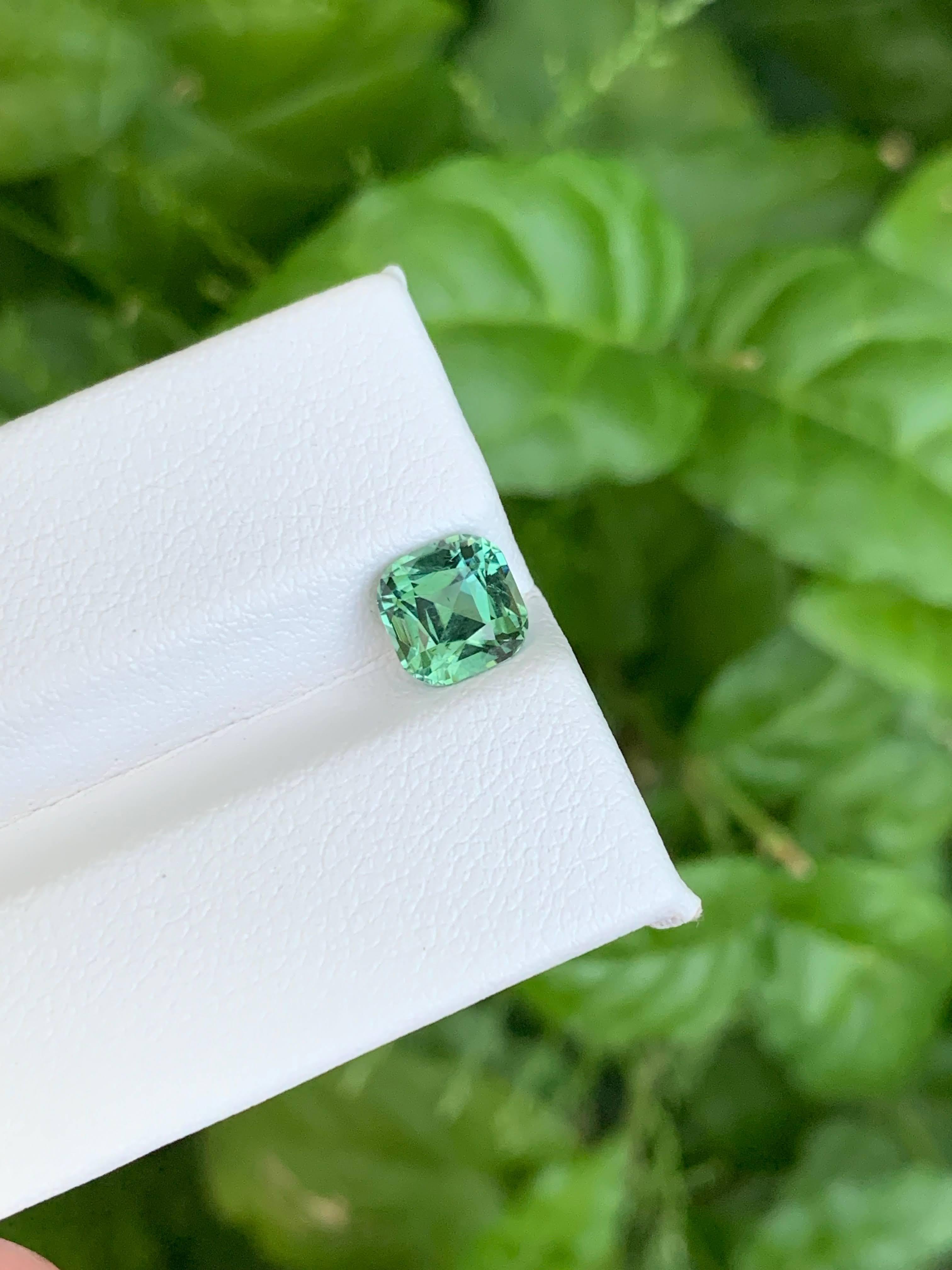 da uomo o donna 1,45 Carati di tormalina verde menta naturale sfusa con taglio a cuscino Gemma afgana in vendita