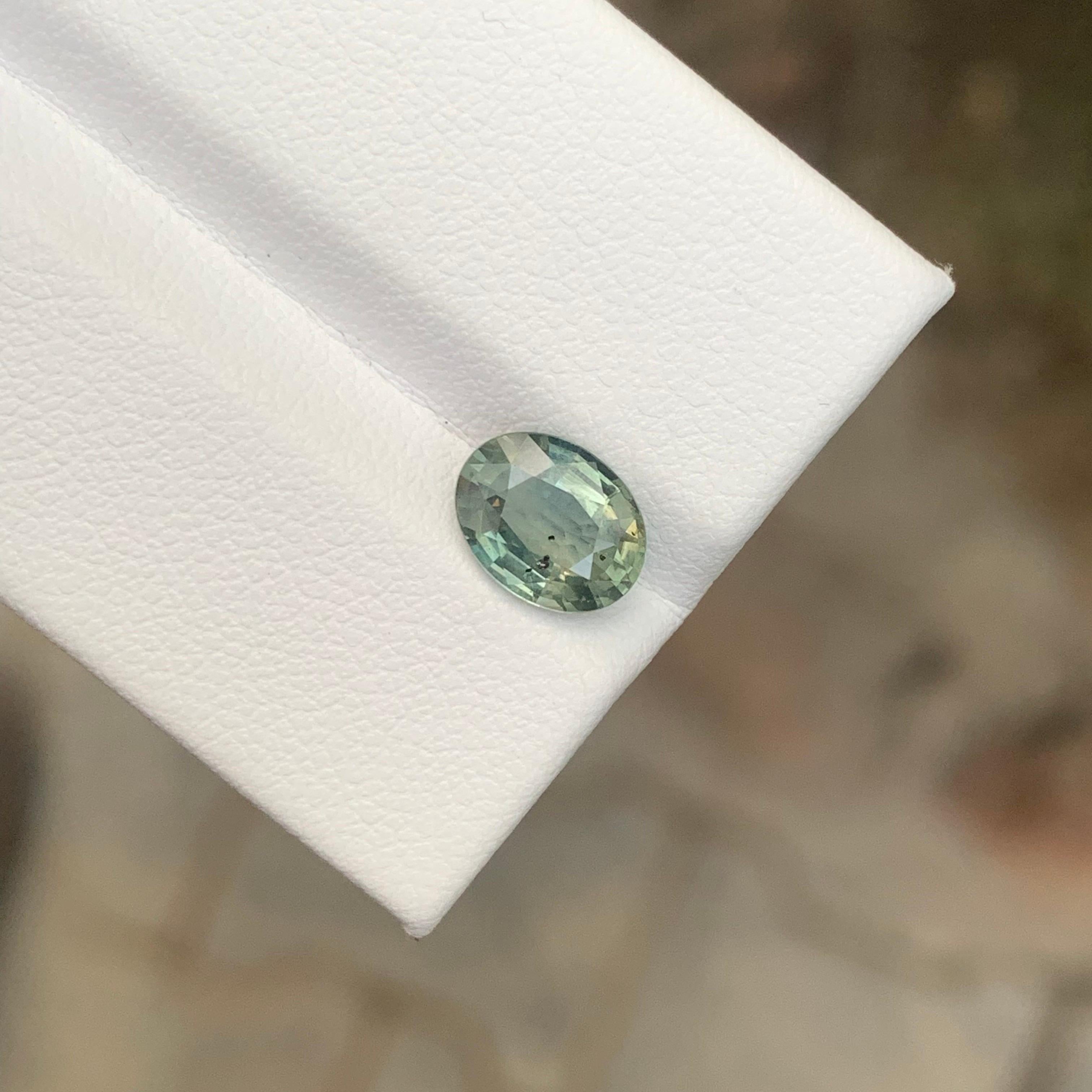 Arts and Crafts 1.45 Carat Natural Loose Teal Sapphire Oval Shape Gemstone (Saphir sarcelle en vrac de forme ovale) en vente