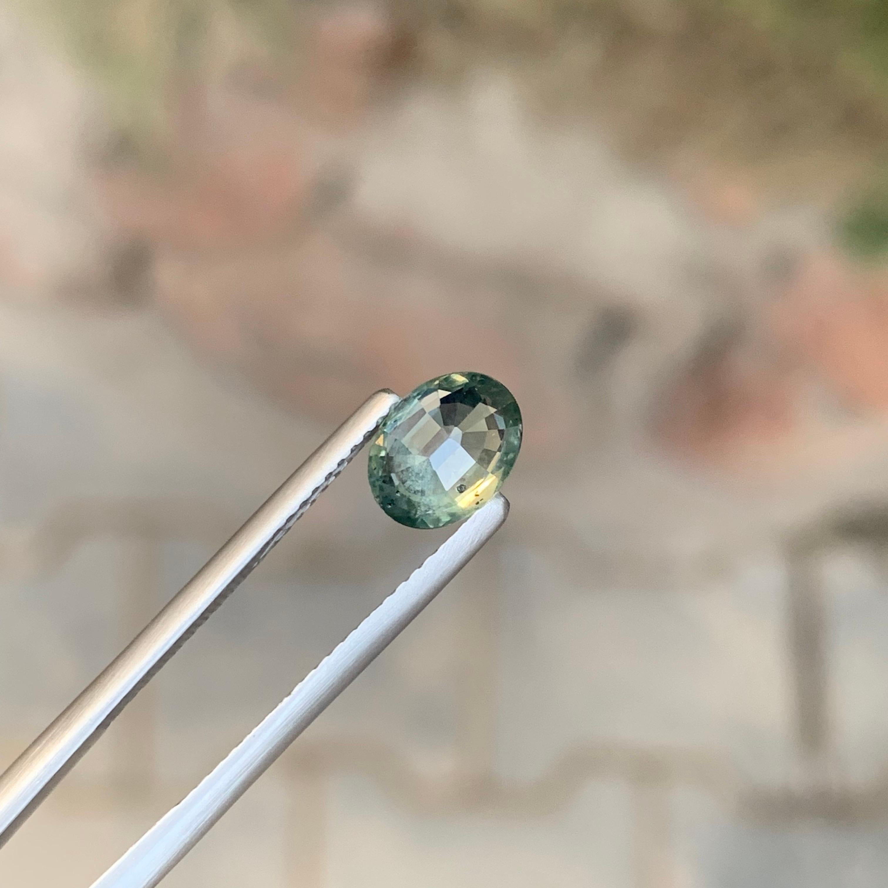 Taille ovale 1.45 Carat Natural Loose Teal Sapphire Oval Shape Gemstone (Saphir sarcelle en vrac de forme ovale) en vente