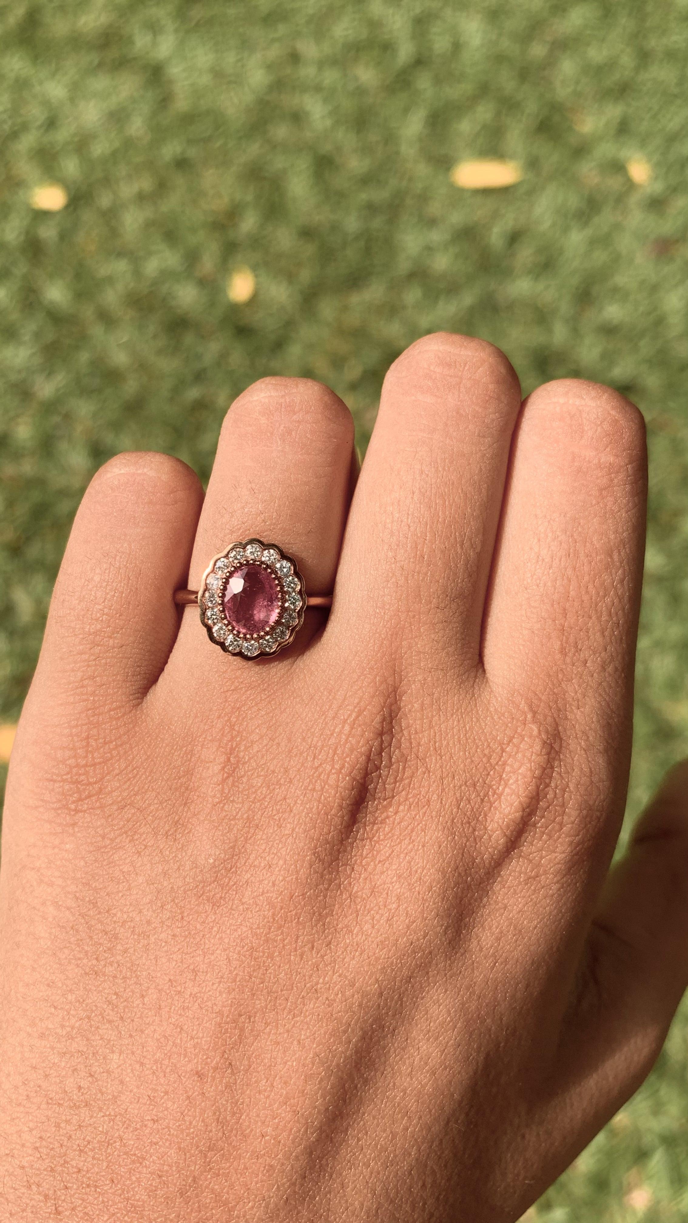 1.45 Carat Unheated Padparadscha Sapphire Ring Victorian Style in 18k Rose Gold In New Condition In Bangkok, TH