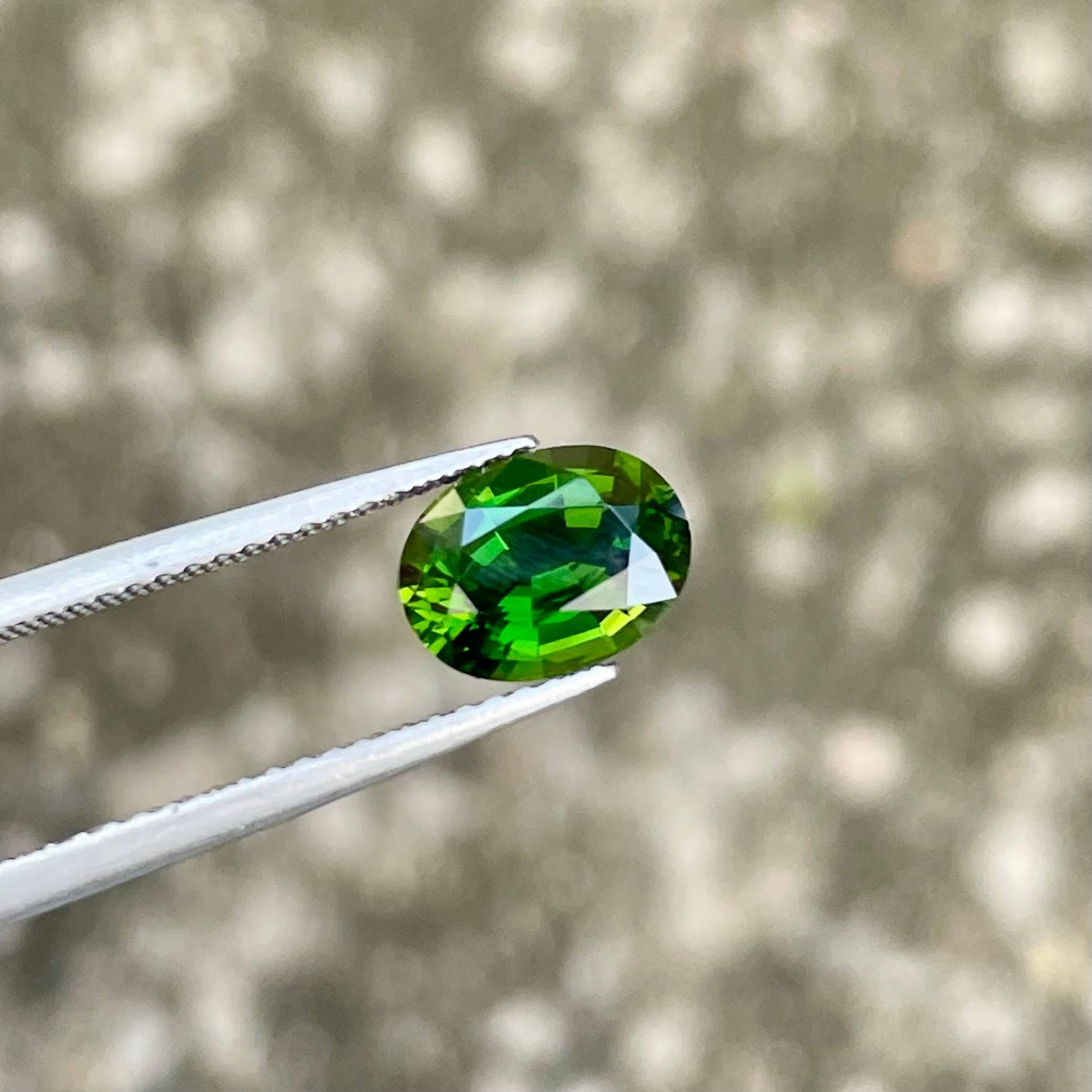 1.45 carats Bright Green Chrome Tourmaline Oval Cut Natural Tanzanian Gemstone In New Condition For Sale In Bangkok, TH