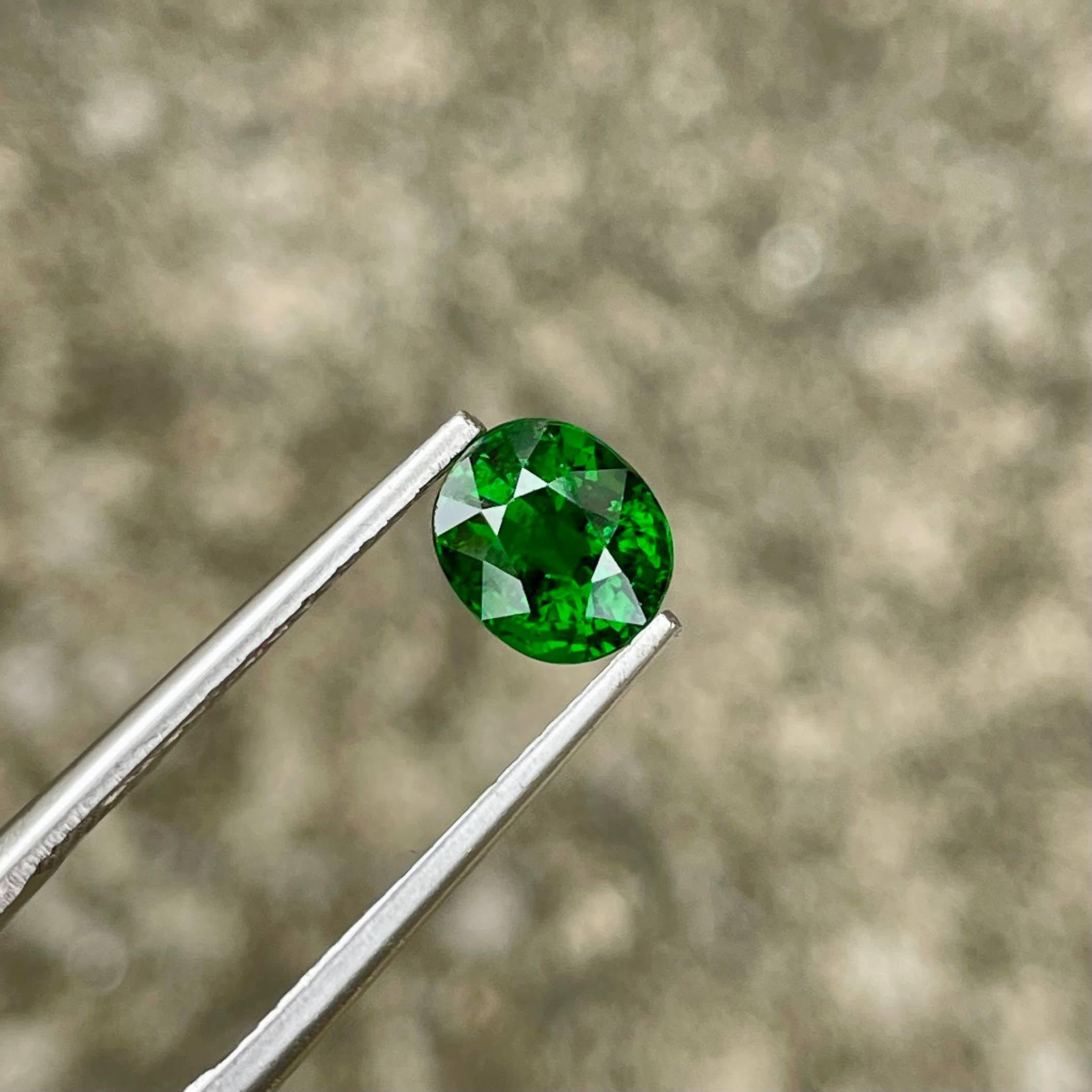 Modern 1.45 carats Green Tsavorite Garnet Stone Oval Cut Kenyan Gemstone For Sale