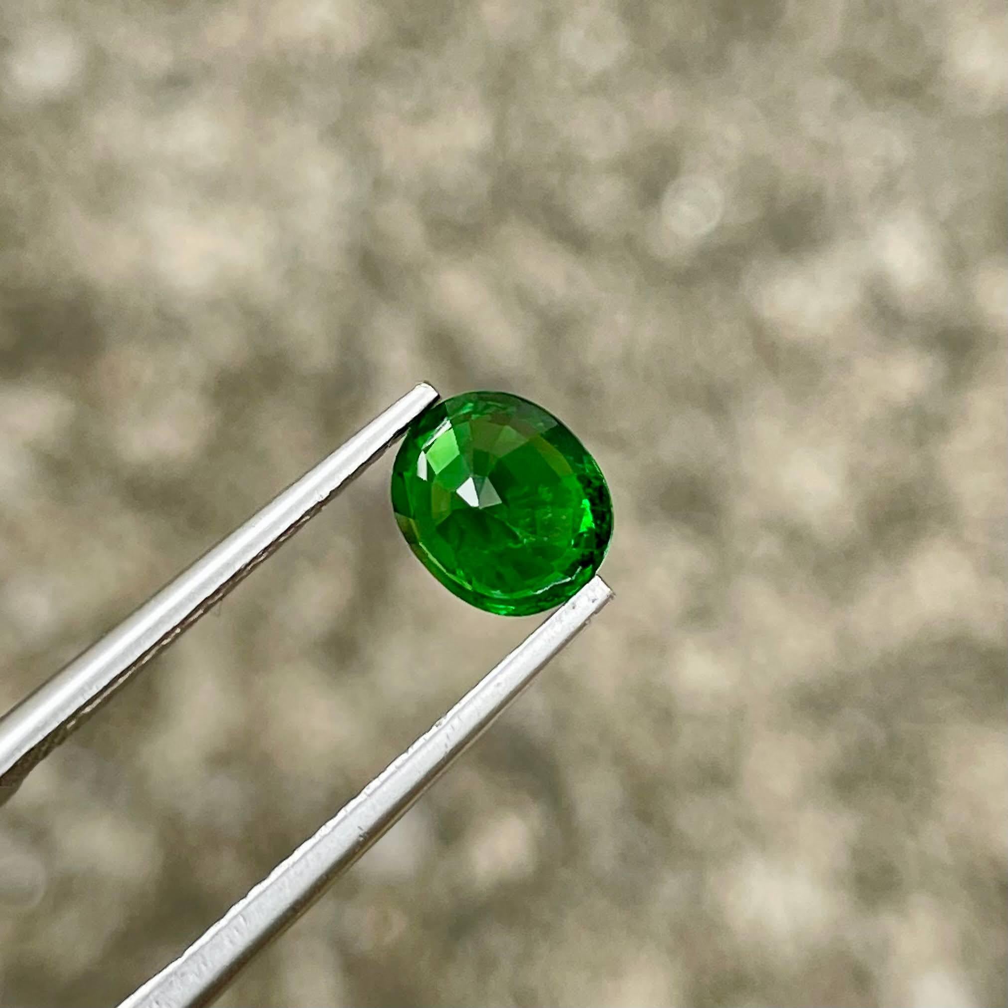 Women's or Men's 1.45 carats Green Tsavorite Garnet Stone Oval Cut Kenyan Gemstone For Sale