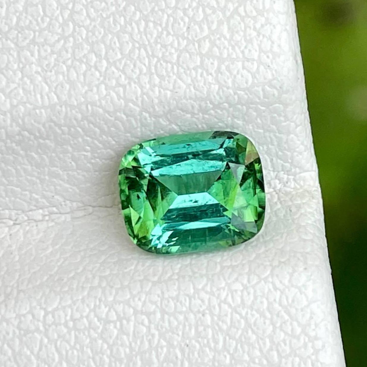1.45 Karat Mintgrüner Turmalin Stein Cushion Cut Afghan Edelstein (Kissenschliff) im Angebot