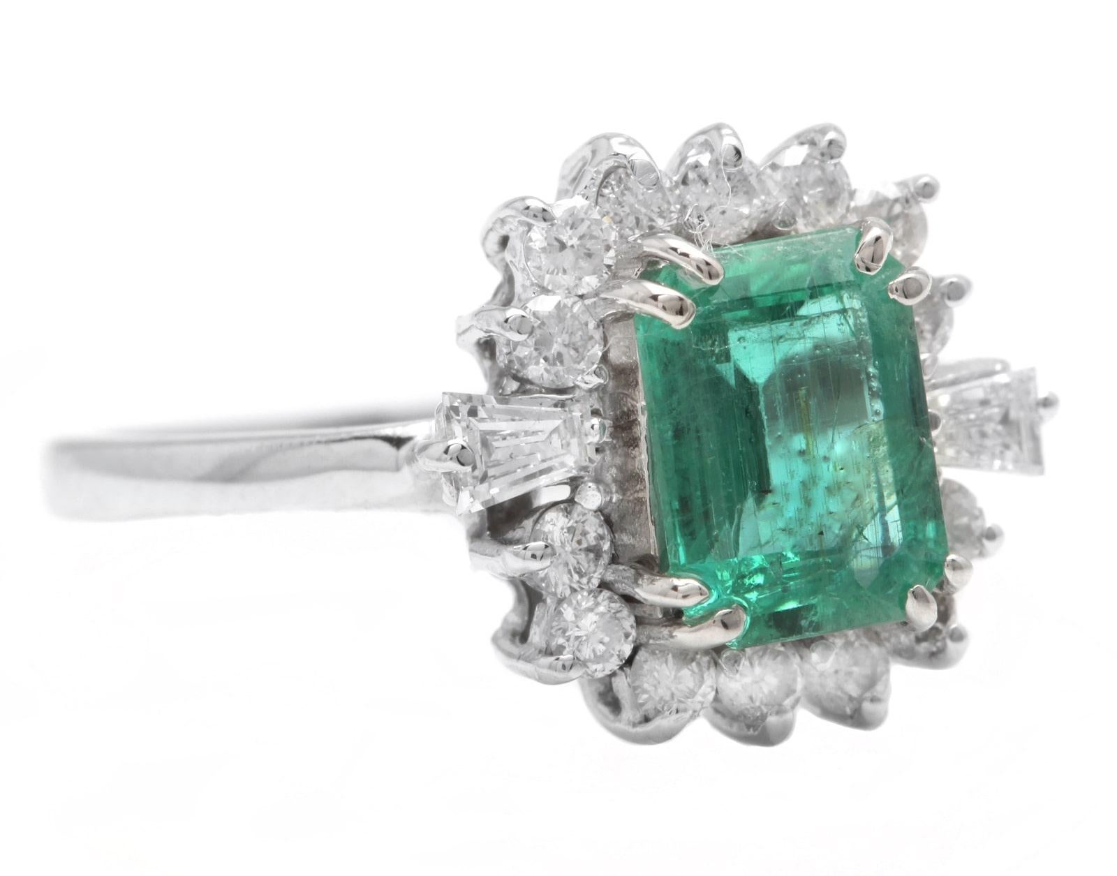 1,45 Karat Natürlicher Smaragd und Diamant 14K Massiv Weißgold Ring

Empfohlener Wiederbeschaffungswert: $2.500,00

Total Natural Green Emerald Gewicht ist: Ca. 1.00 Karat 

Smaragd Maße: Ca. 7,50 x 5,50 mm

Natürliche runde & Baguette-Diamanten