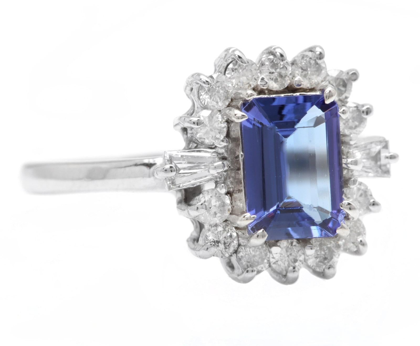 1.45 Karat natürliche sehr schön aussehende Tansanit und Diamant 14K Solid White Gold Ring

Empfohlener Wiederbeschaffungswert: Ungefähr.  $4,500.00

Total Natural Emerald Cut Tanzanite Gewicht ist: Ungefähr.  1.00 Karat

Tansanit Maße: Ca. 7.00 x