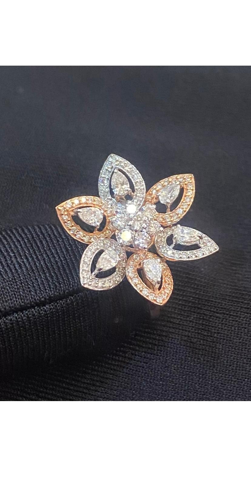 Women's 1.45 Carats Pear Round Shape Diamonds Floral  Gold Engagement Ring For Sale