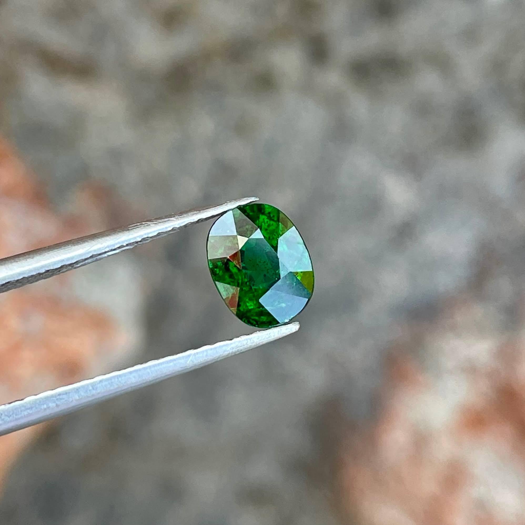 1.45 Carats Rich Green Tsavorite Garnet Oval Cut Natural Gemstone From Kenya In New Condition For Sale In Bangkok, TH