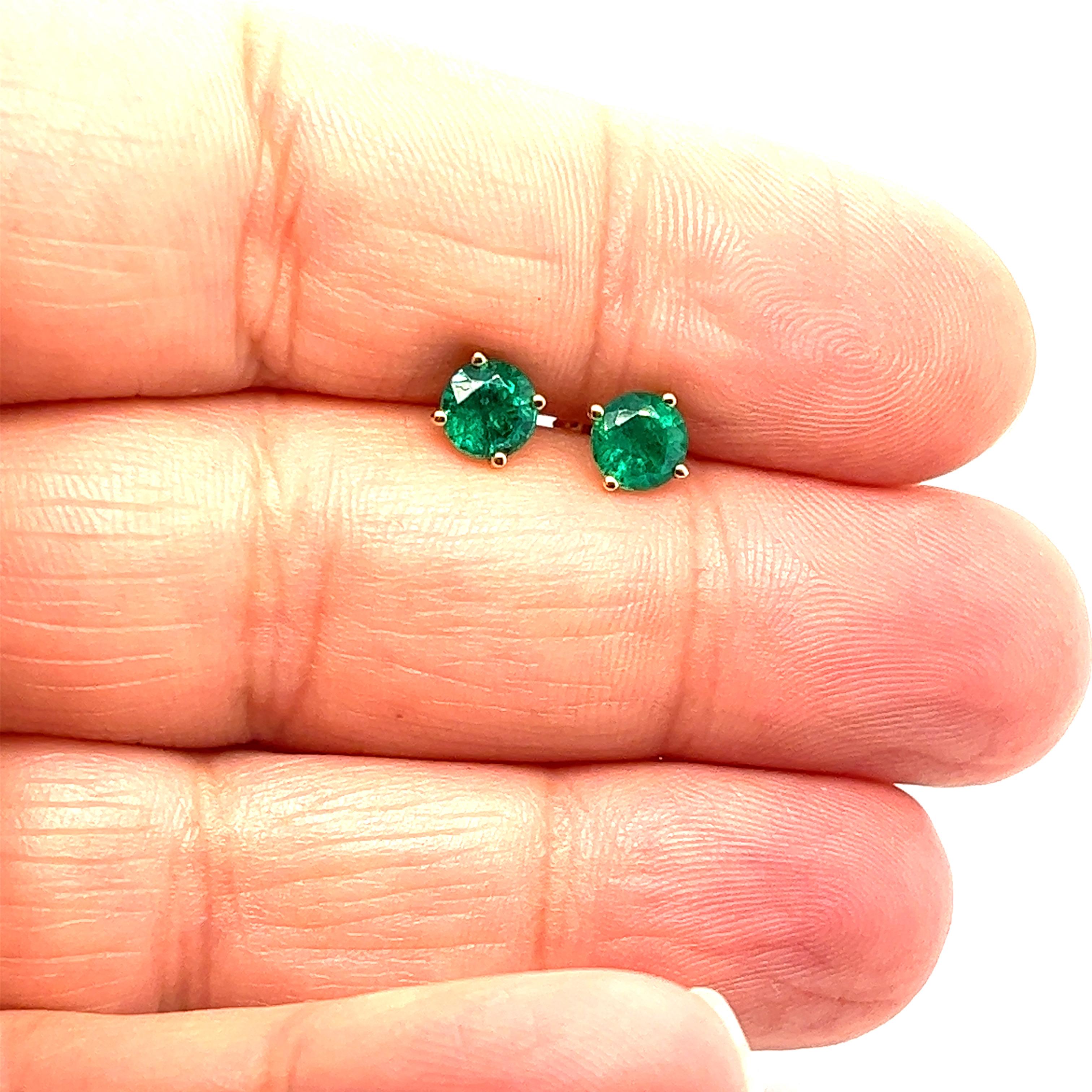 Contemporary 1.45 carats round Emerald Stud Earrings in 14K Yellow Gold. For Sale