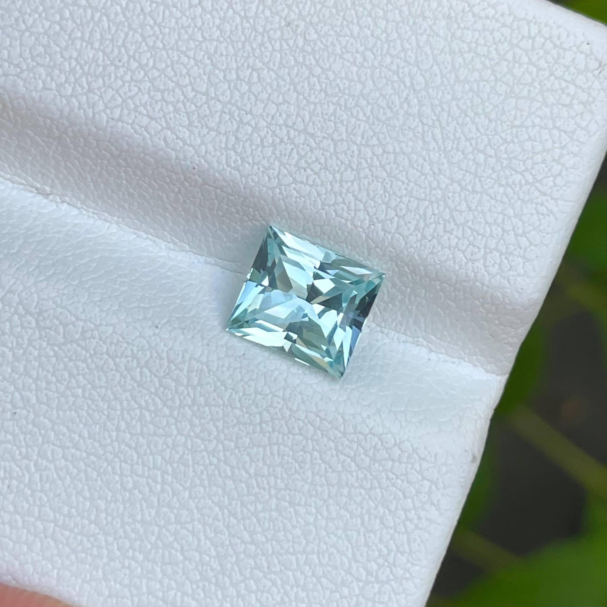 1.45 carats Sea Blue Aquamarine Stone Baguette Cut Natural Nigerian Gemstone In New Condition For Sale In Bangkok, TH