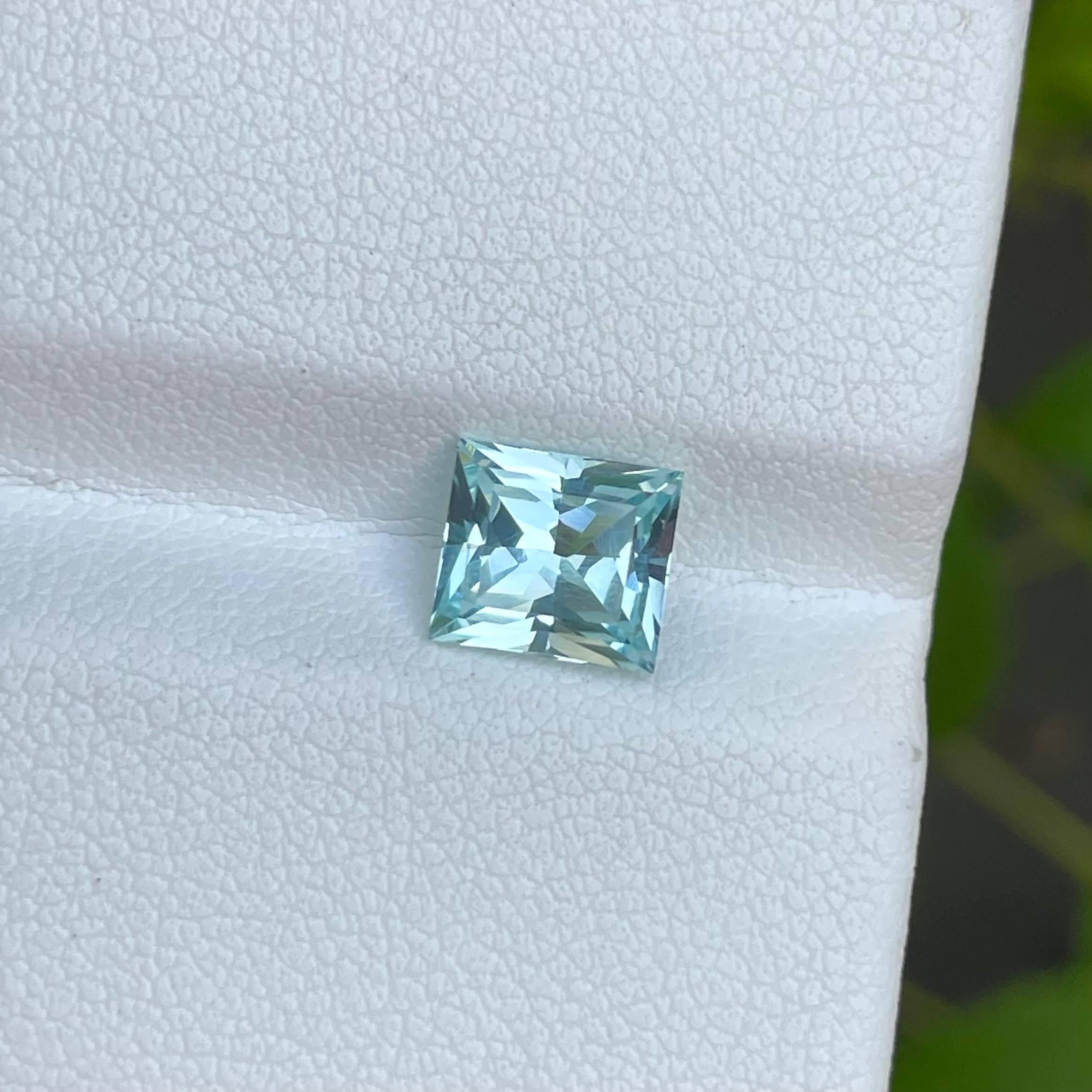 Women's or Men's 1.45 carats Sea Blue Aquamarine Stone Baguette Cut Natural Nigerian Gemstone For Sale