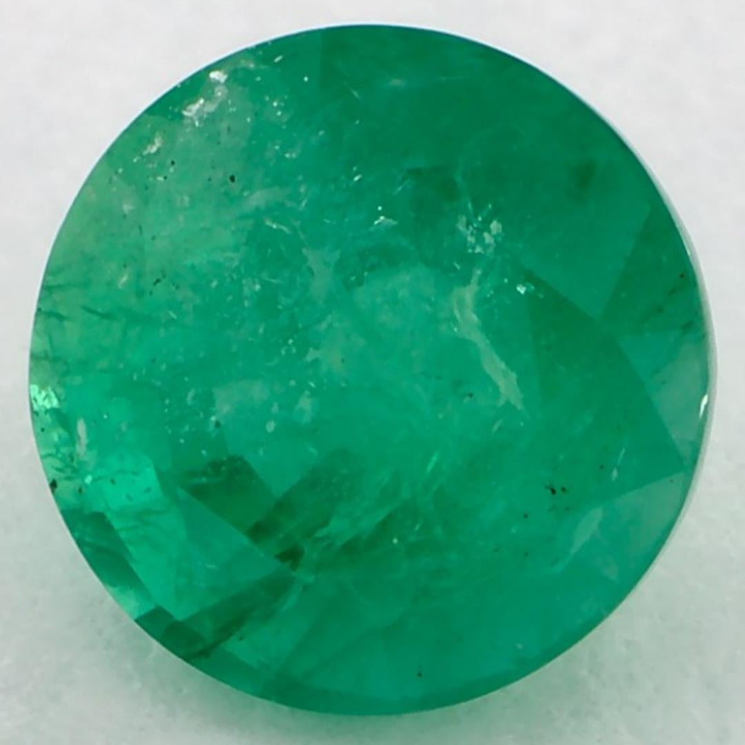 Con una vibrante tonalità di colore verde, la pietra natale di maggio è un simbolo della rinnovata crescita primaverile. 

Esplora la vivace collezione di smeraldi, rubini e zaffiri nel nostro negozio, disponibili come gemme sciolte e abbinabili