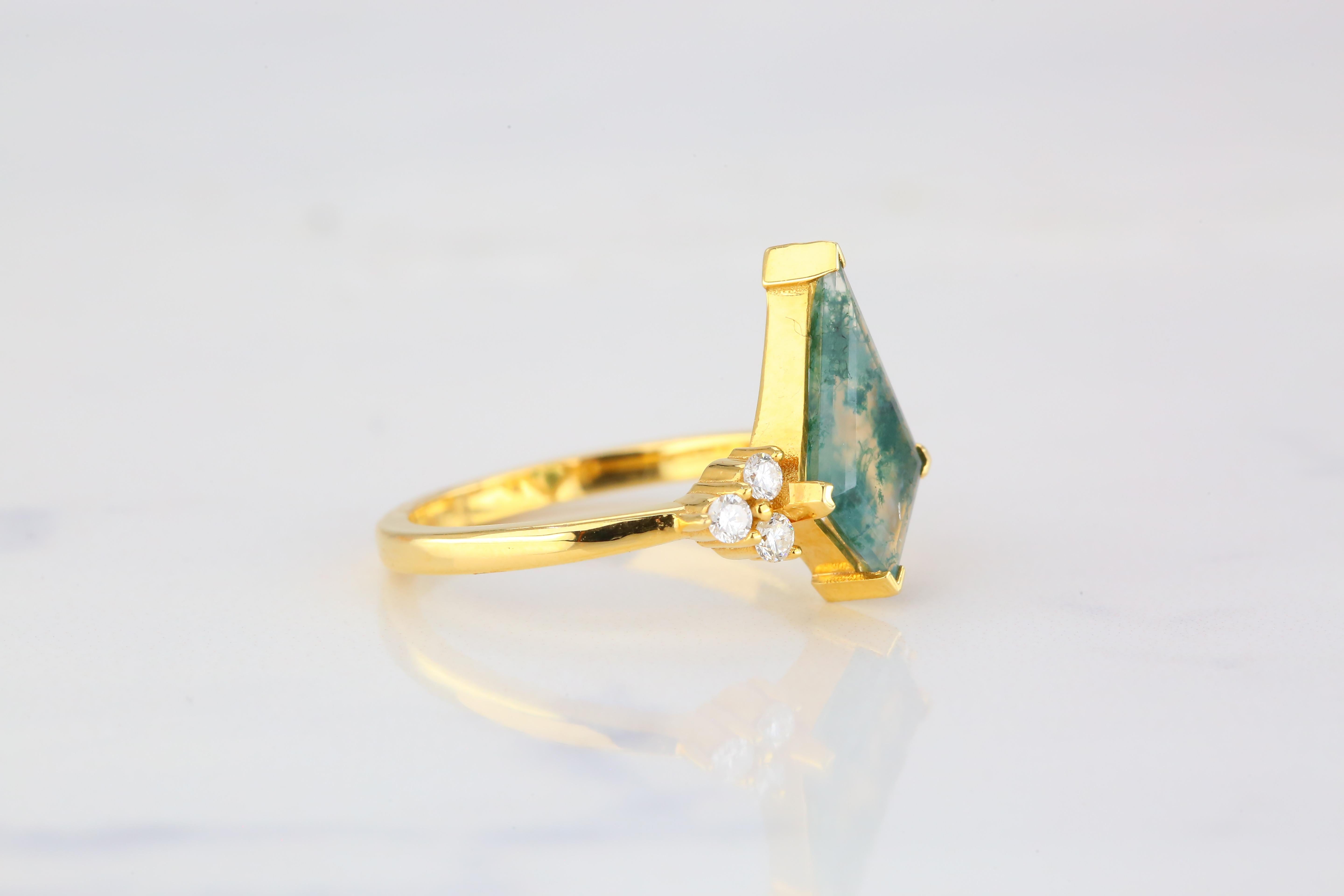 Kite Cut 1.45 Ct. Moss Agate with Diamond Cocktail Ring For Sale