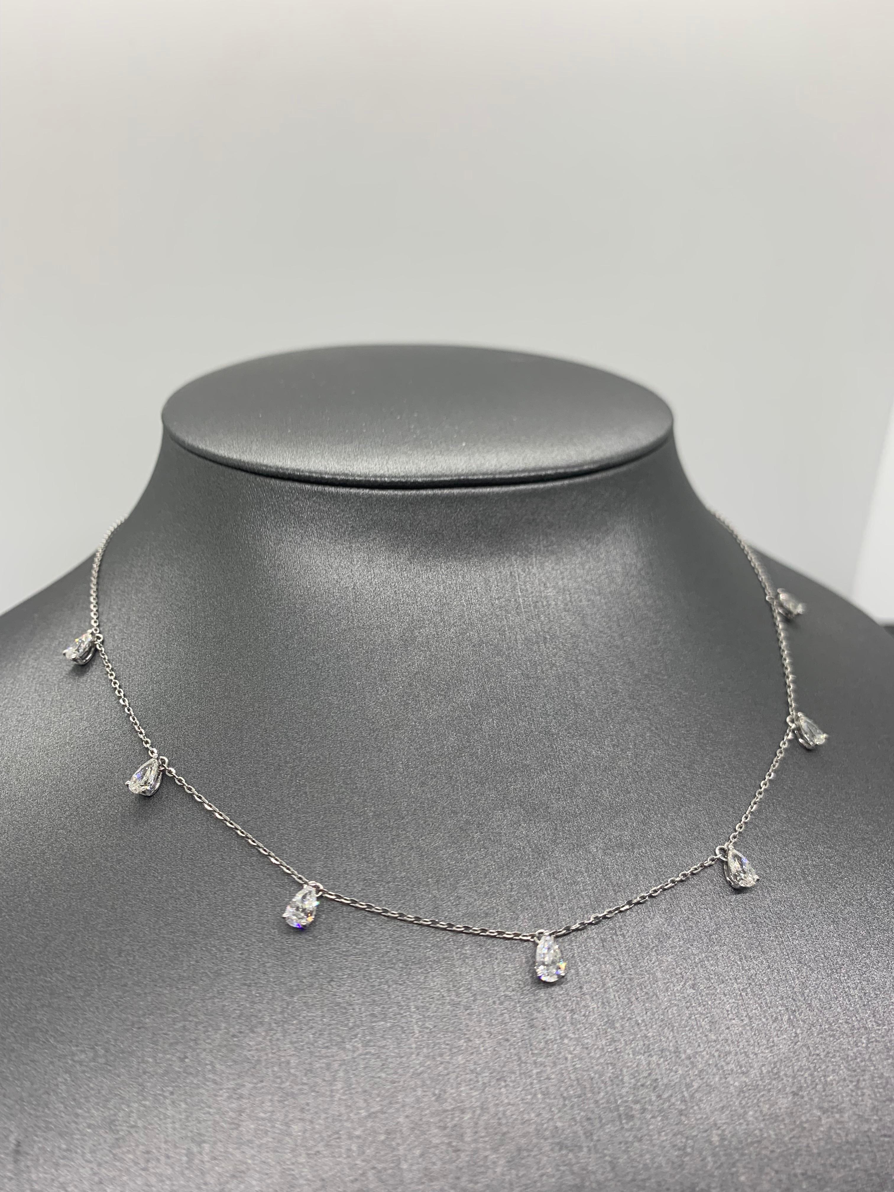 Collana con charm a forma di pera con diamante da 1,45 carati in oro bianco 18 carati In condizioni Nuovo in vendita a Los Angeles, CA