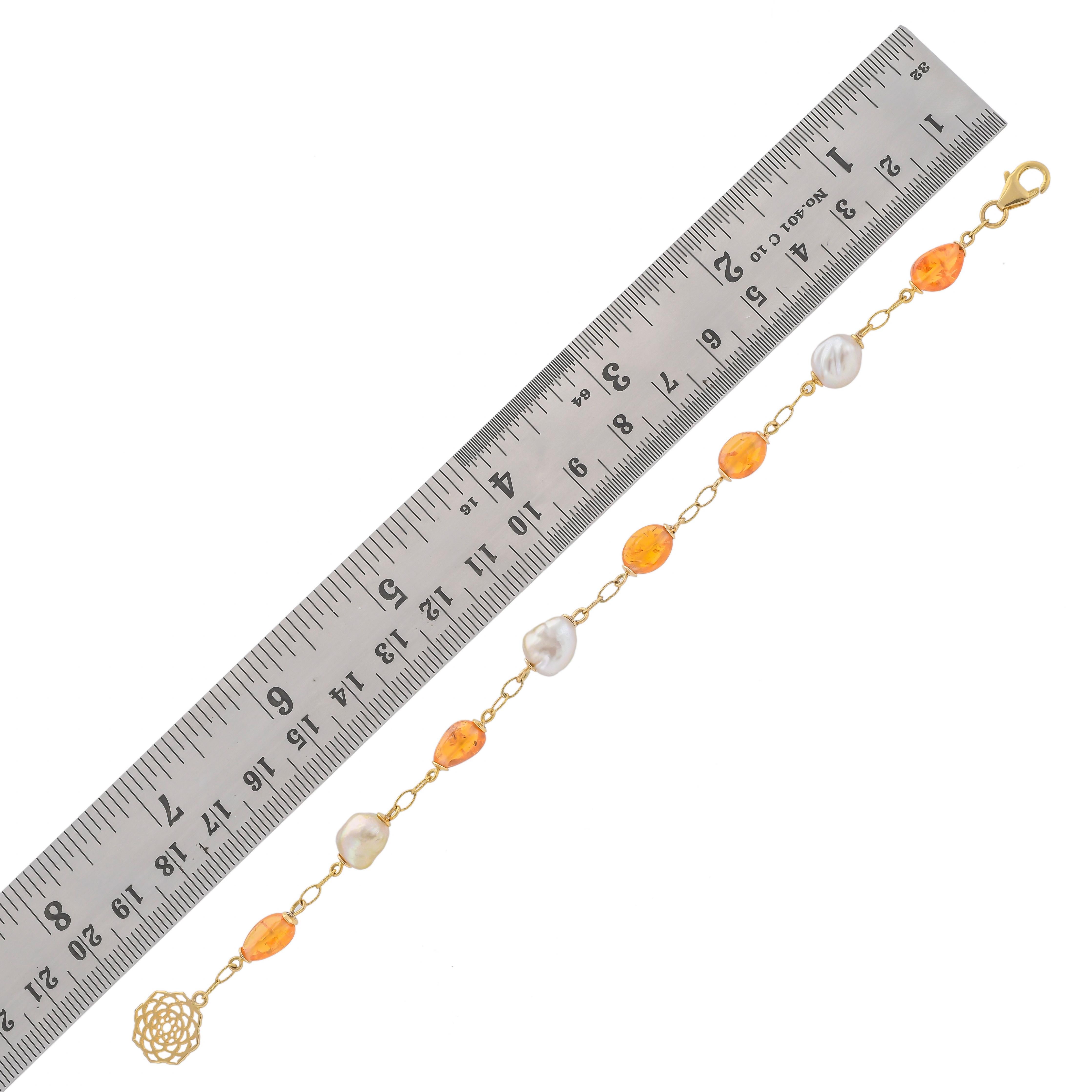 Modern 14.50 Carat Mandarin Garnet South Sea Pearl 18 Karat Yellow Gold Bracelet For Sale